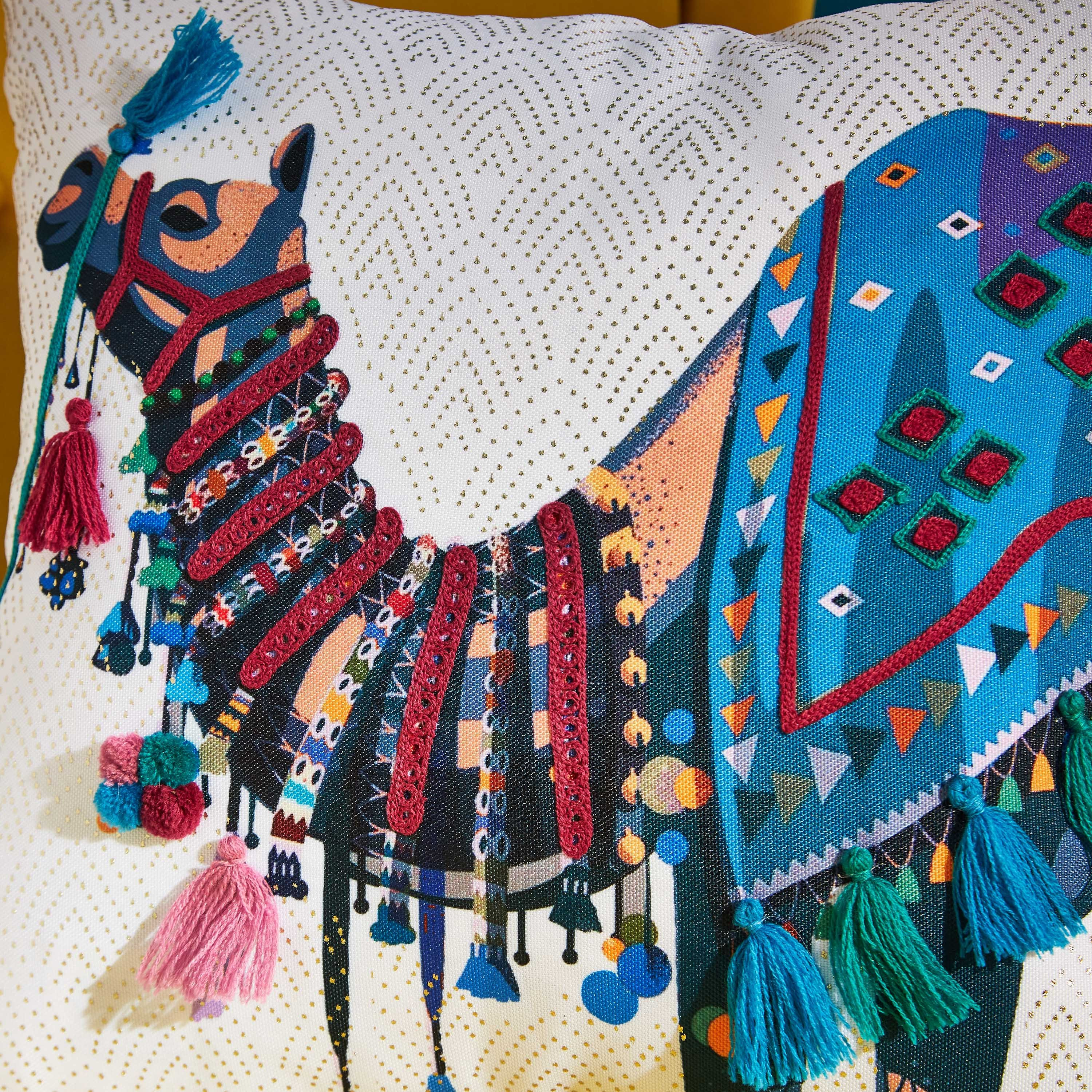 وسادة محشوة بطبعات جمل رقمية من ميراج - 40x40  سم-hbxlivingroom-furnishings-cushionsandcovers-filledcushions-image-2