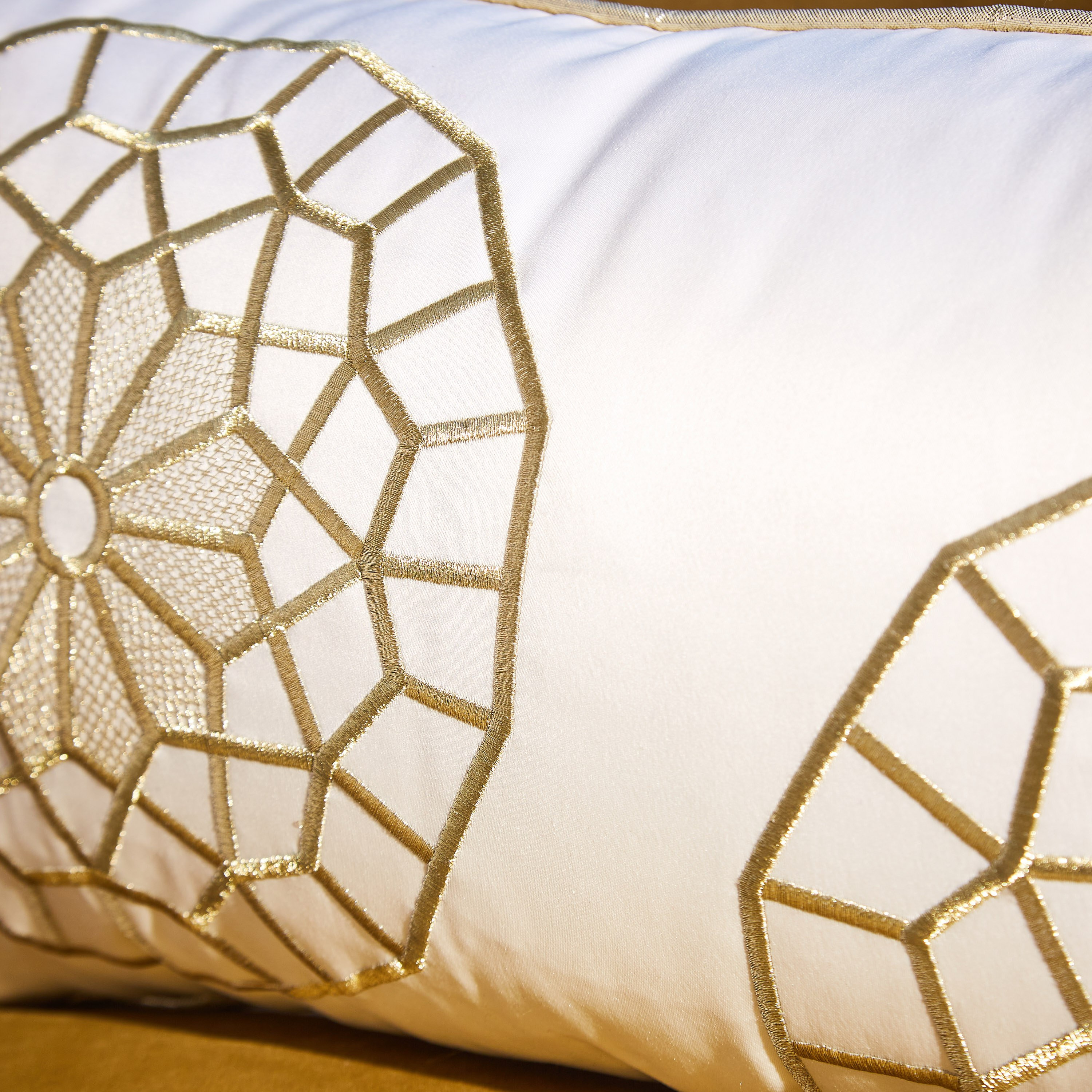 وسادة محشوة مطرزة لارا من مشربية - 30x50 سم-hbxlivingroom-furnishings-cushionsandcovers-filledcushions-image-2