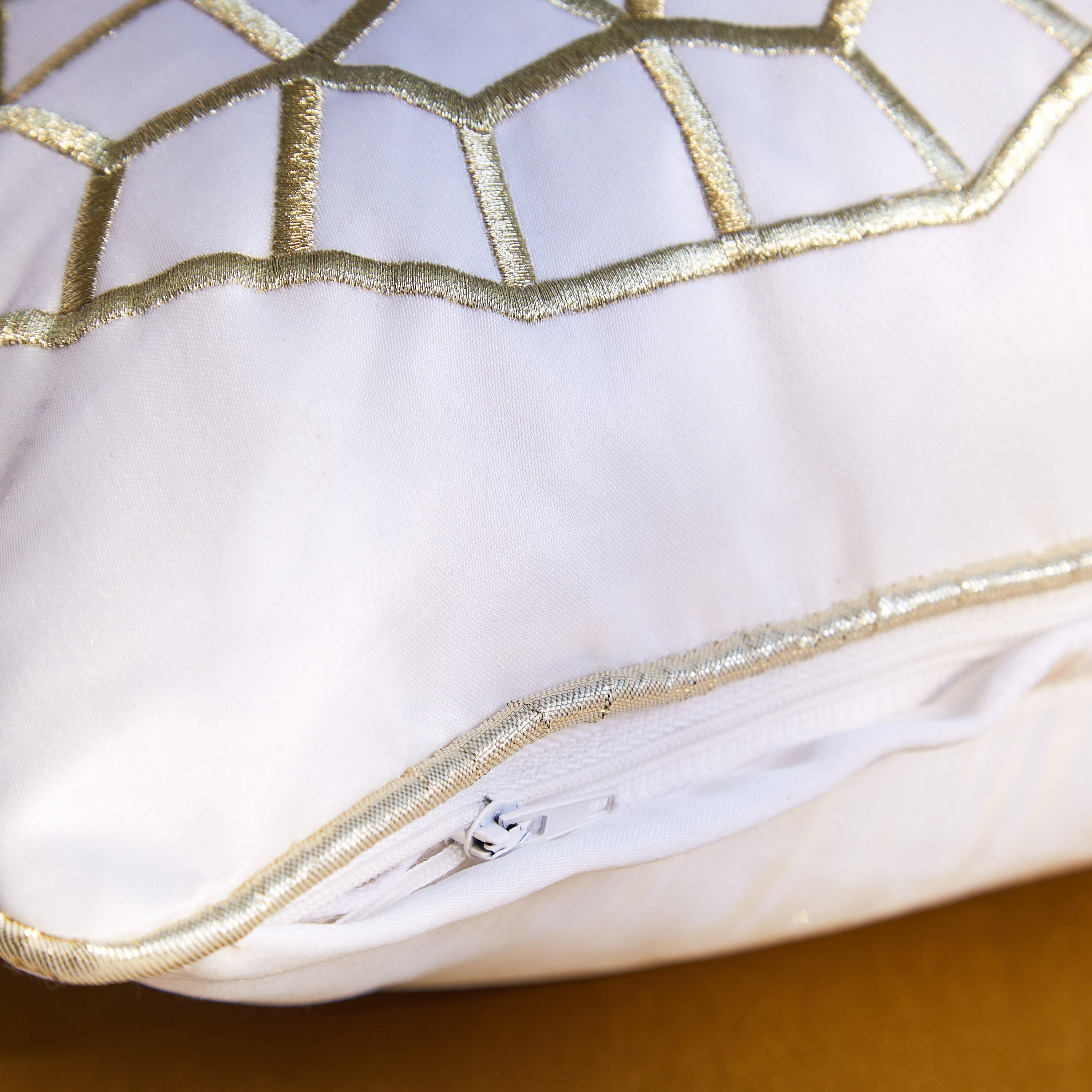 وسادة محشوة مطرزة لارا من مشربية - 30x50 سم-hbxlivingroom-furnishings-cushionsandcovers-filledcushions-image-3