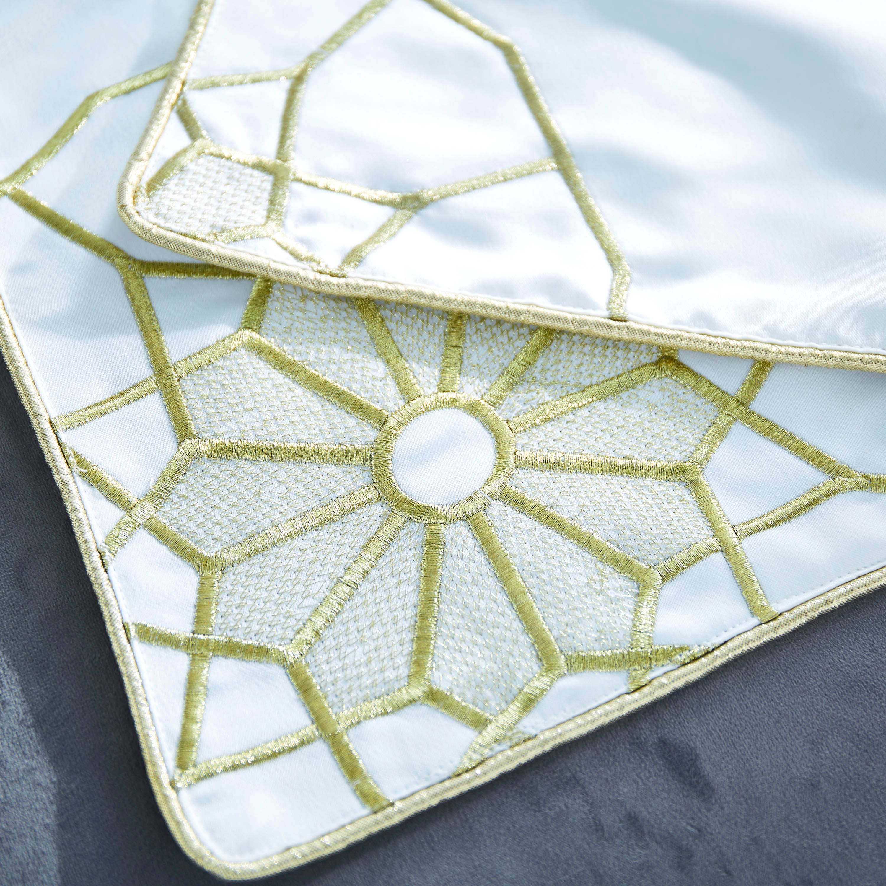 طقم لبادات صحون مطرزة من قطعتين إنايا مشربية-hbxdecorandfurnishings-homefurnishings-tablelinens-image-4