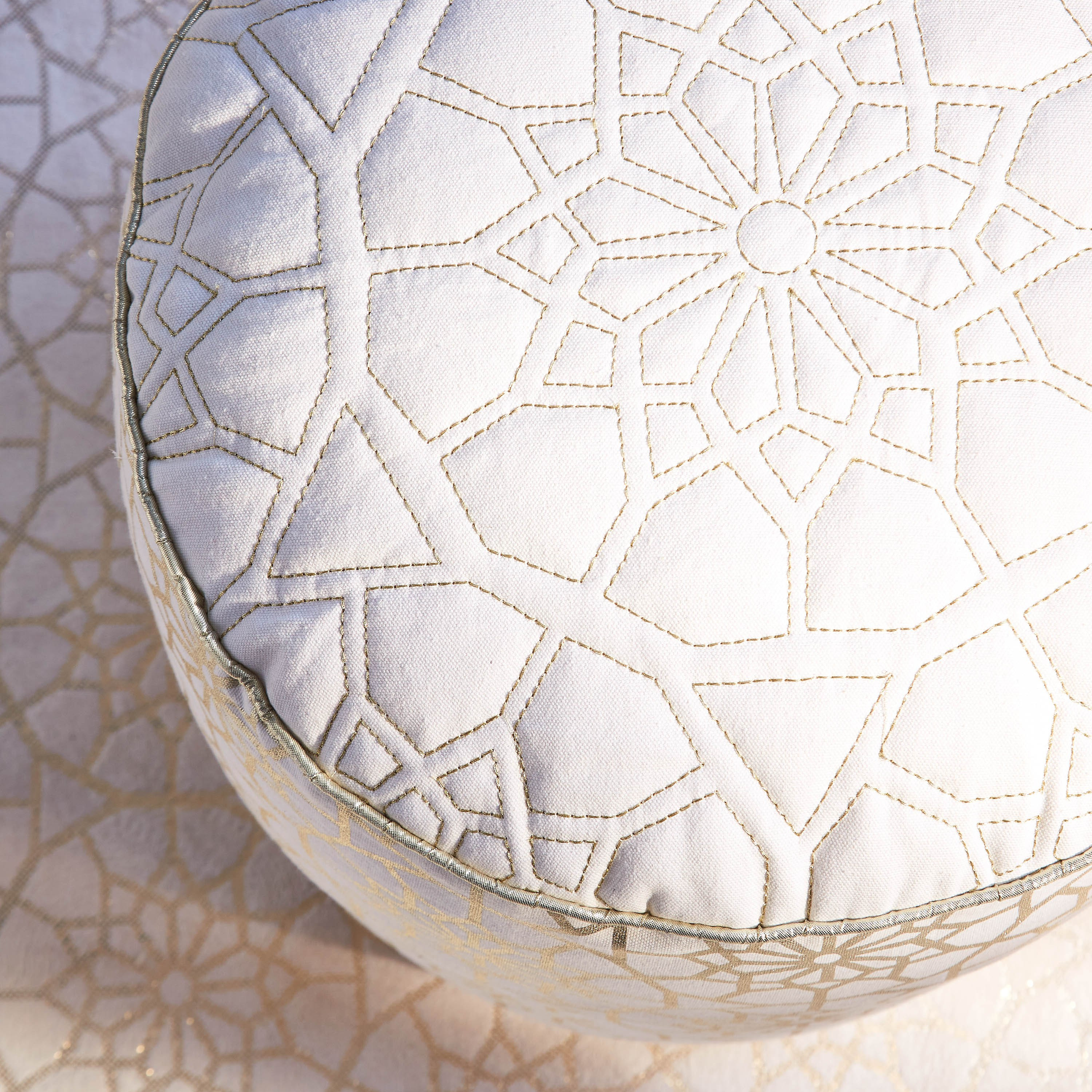 مقعد بوف بطبعات فويل من مشربية ديمَه - 45 سم-hbxlivingroom-sofasandarmchairs-ottomansandfootstools-image-2