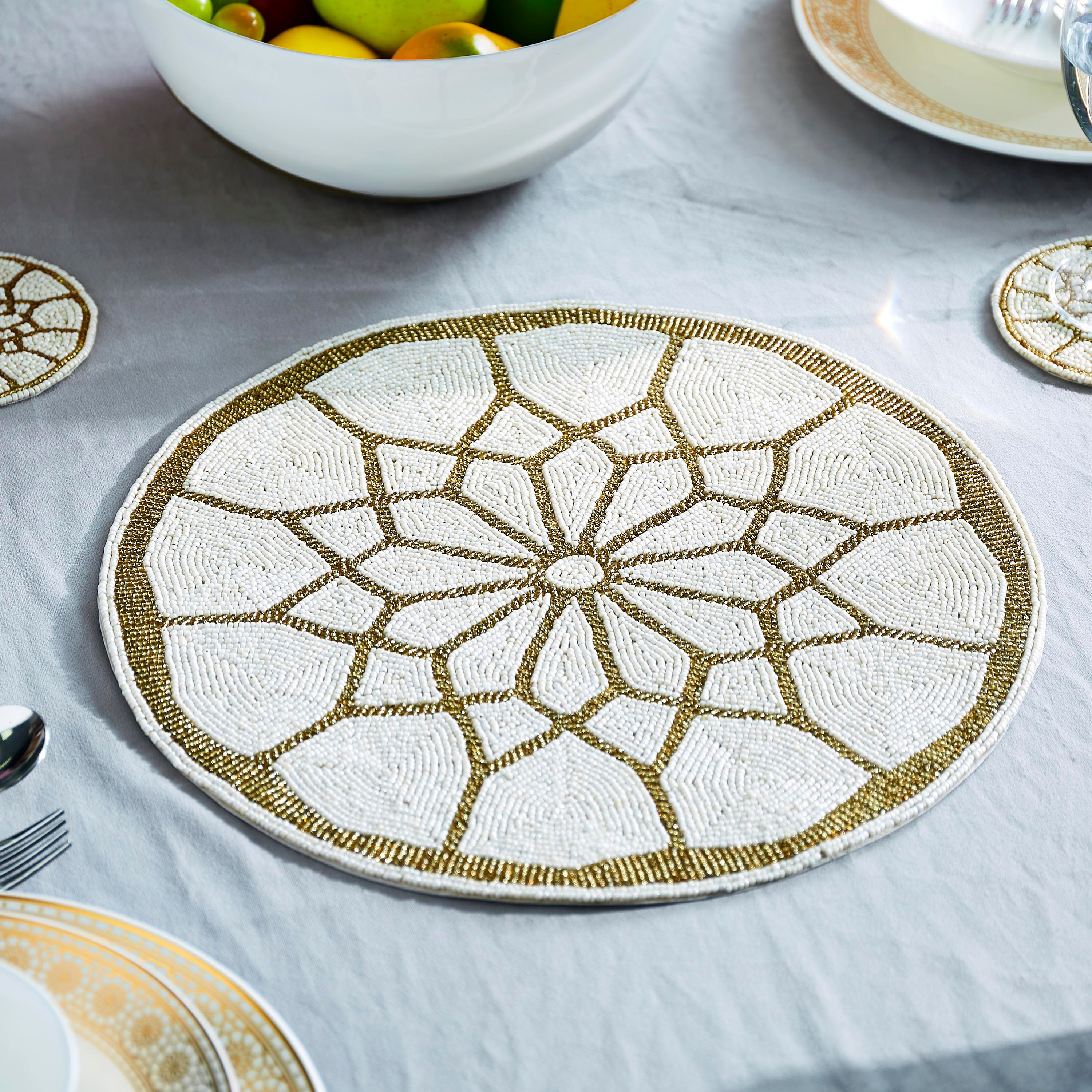 لبادة صحون مزينة بالخرز من مشربية تاسين-hbxdecorandfurnishings-homefurnishings-tablelinens-image-1