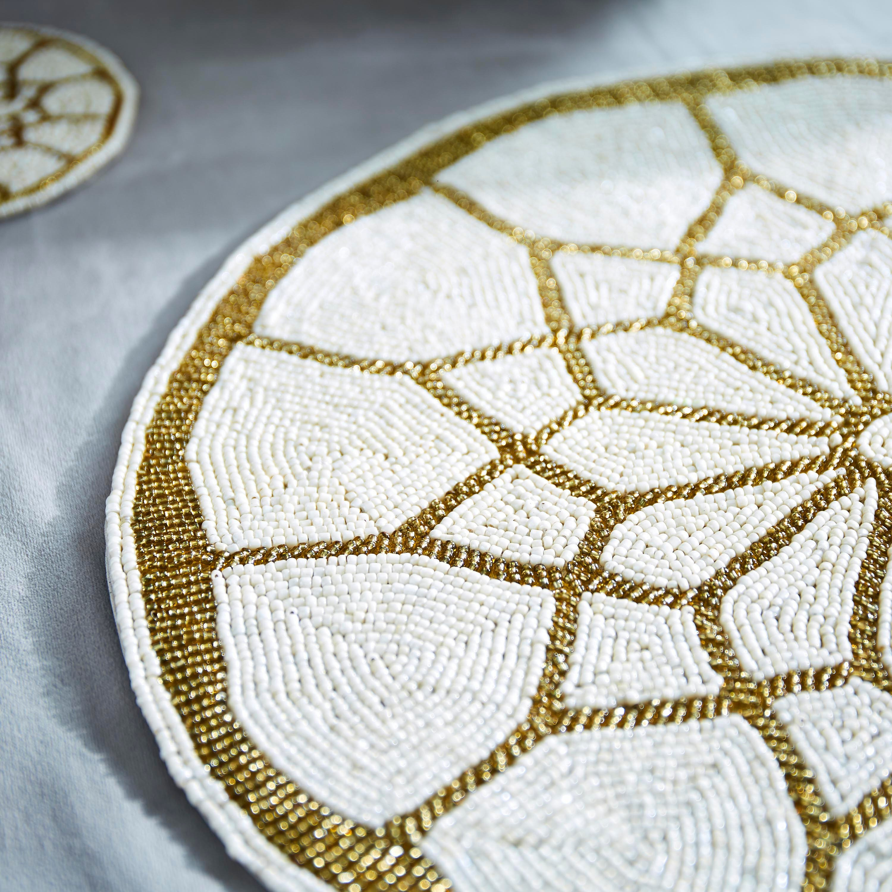 لبادة صحون مزينة بالخرز من مشربية تاسين-hbxdecorandfurnishings-homefurnishings-tablelinens-image-3