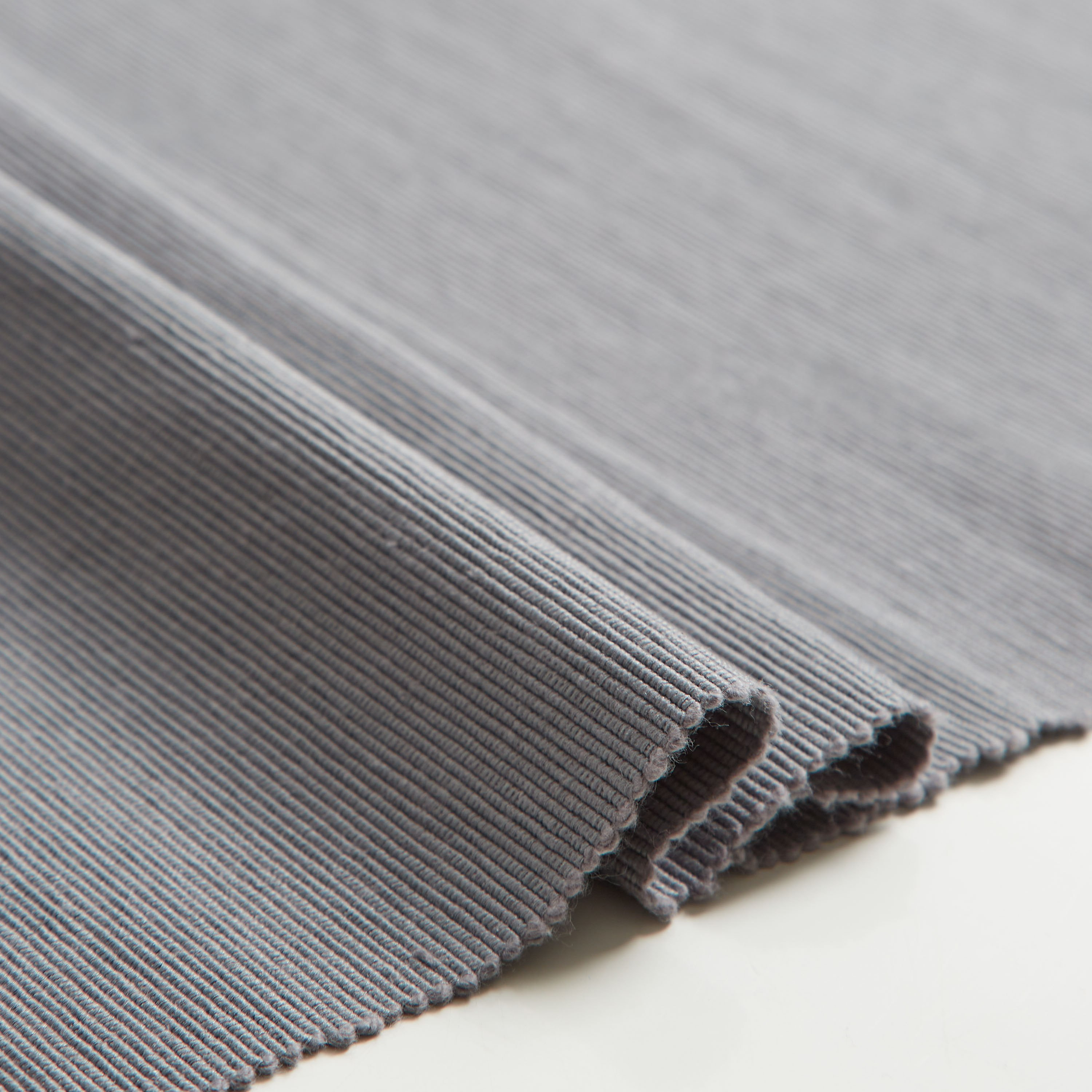 مفرش مضلّع من أتلانتا-hbxdecorandfurnishings-homefurnishings-tablelinens-image-2