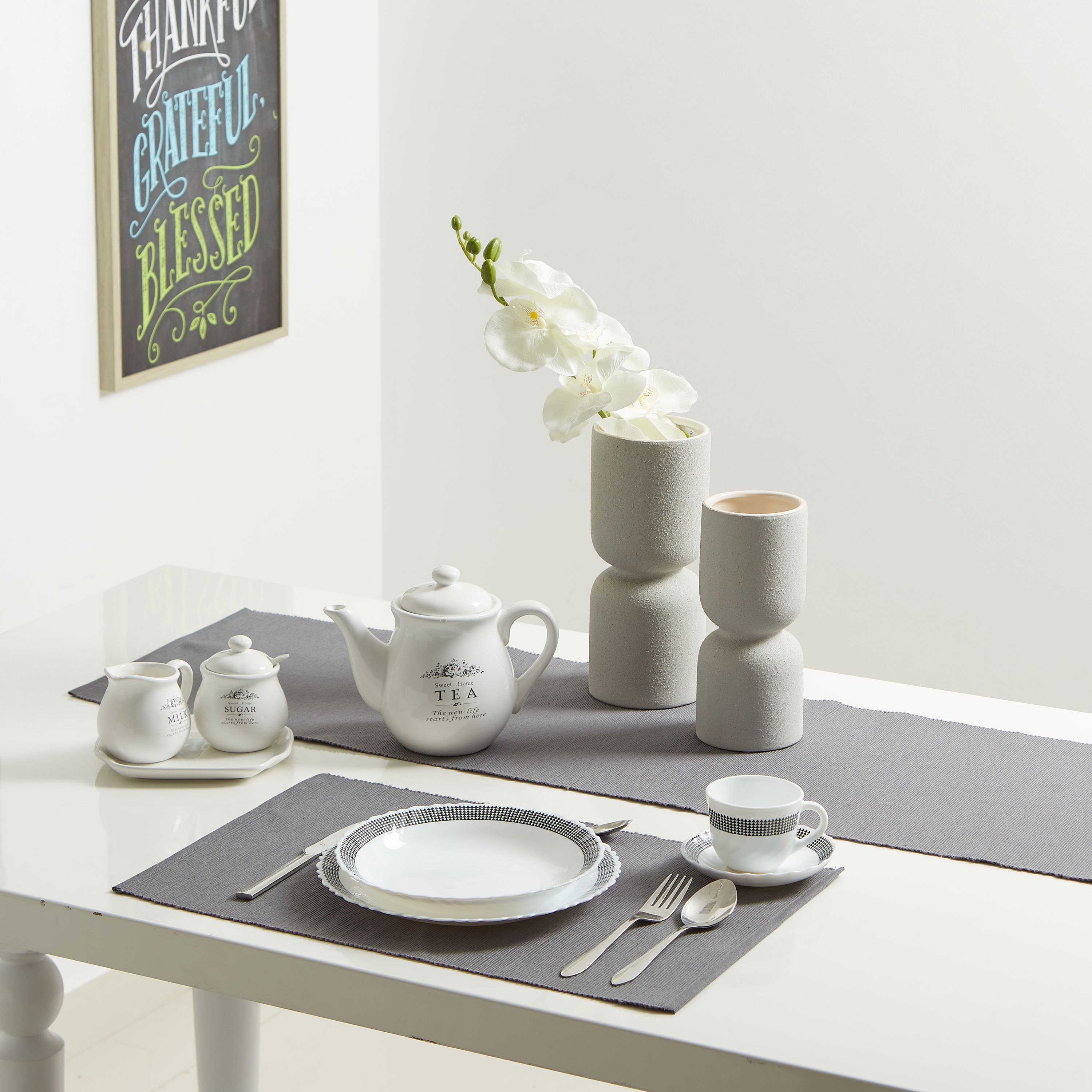 مفرش مضلّع من أتلانتا - 33x180 سم-hbxdecorandfurnishings-homefurnishings-tablelinens-image-3