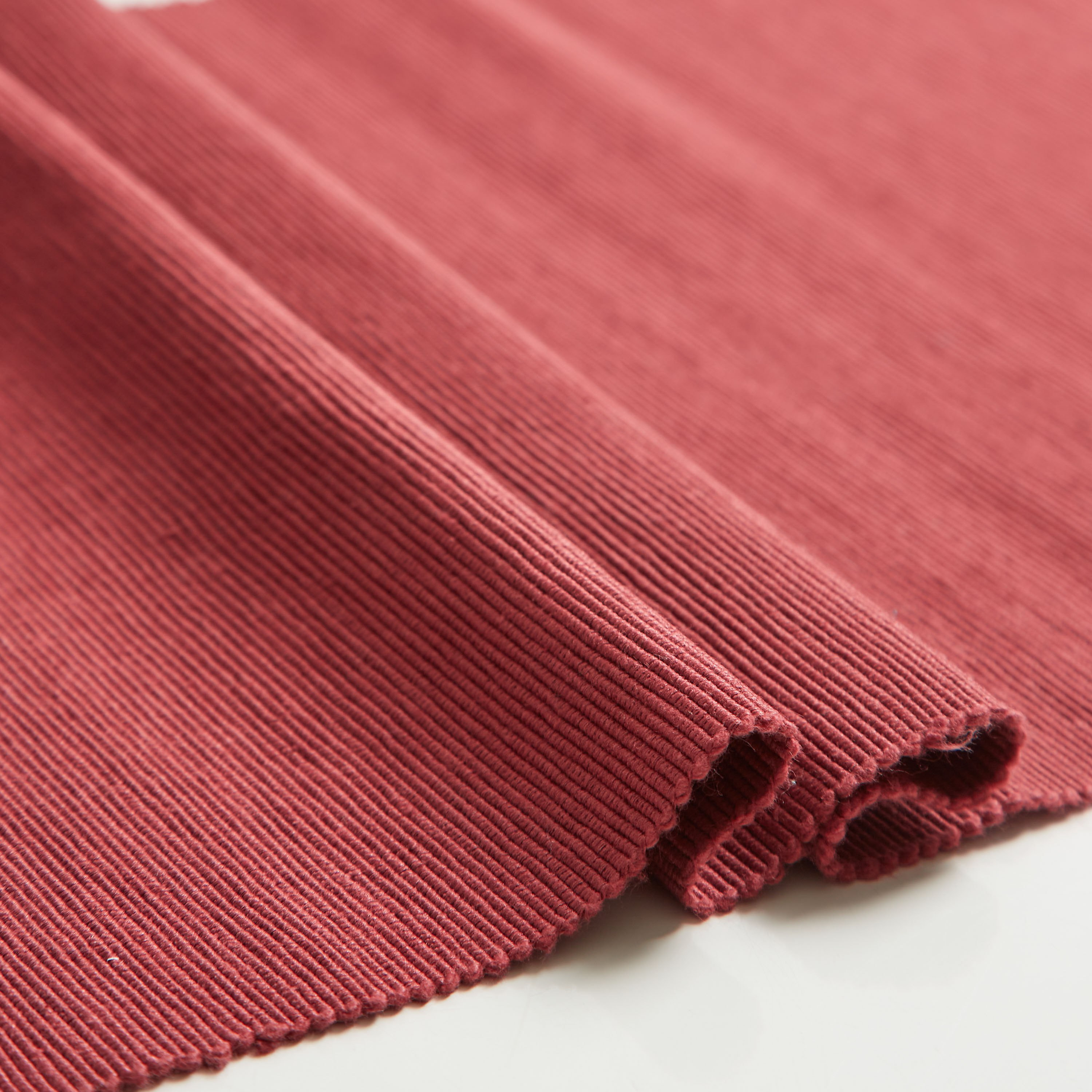مفرش مضلّع من أتلانتا - 33x180 سم-hbxdecorandfurnishings-homefurnishings-tablelinens-image-2