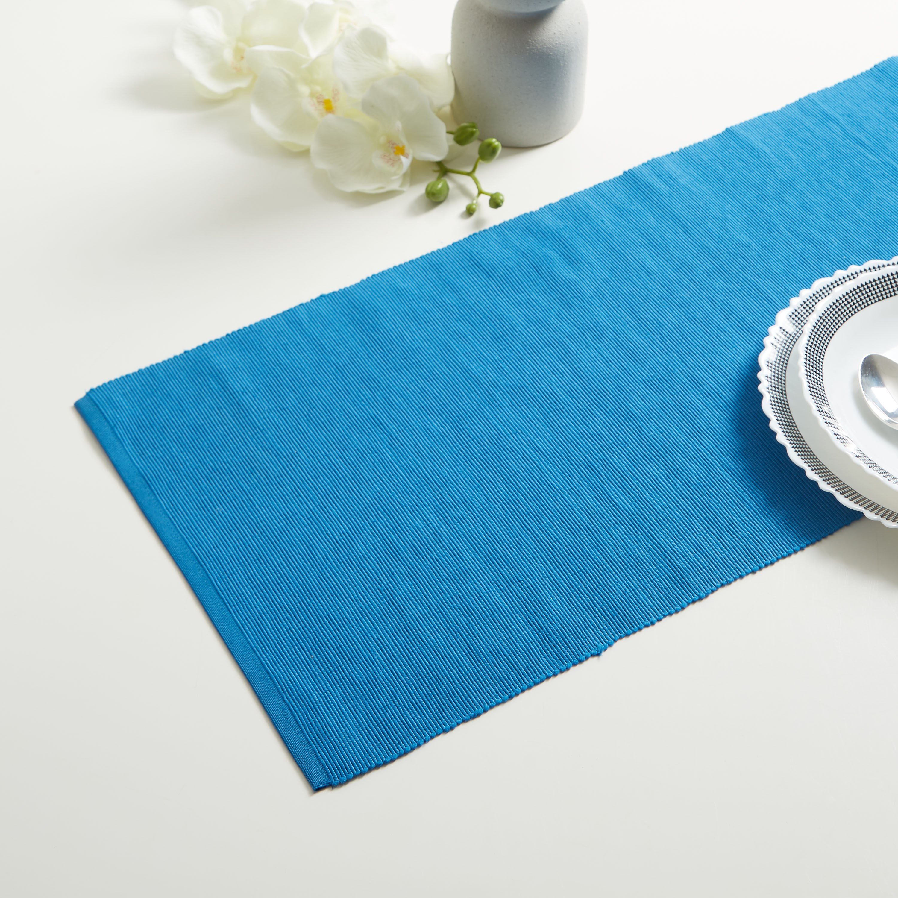 مفرش مضلّع من أتلانتا - 33x120 سم-hbxdecorandfurnishings-homefurnishings-tablelinens-image-1