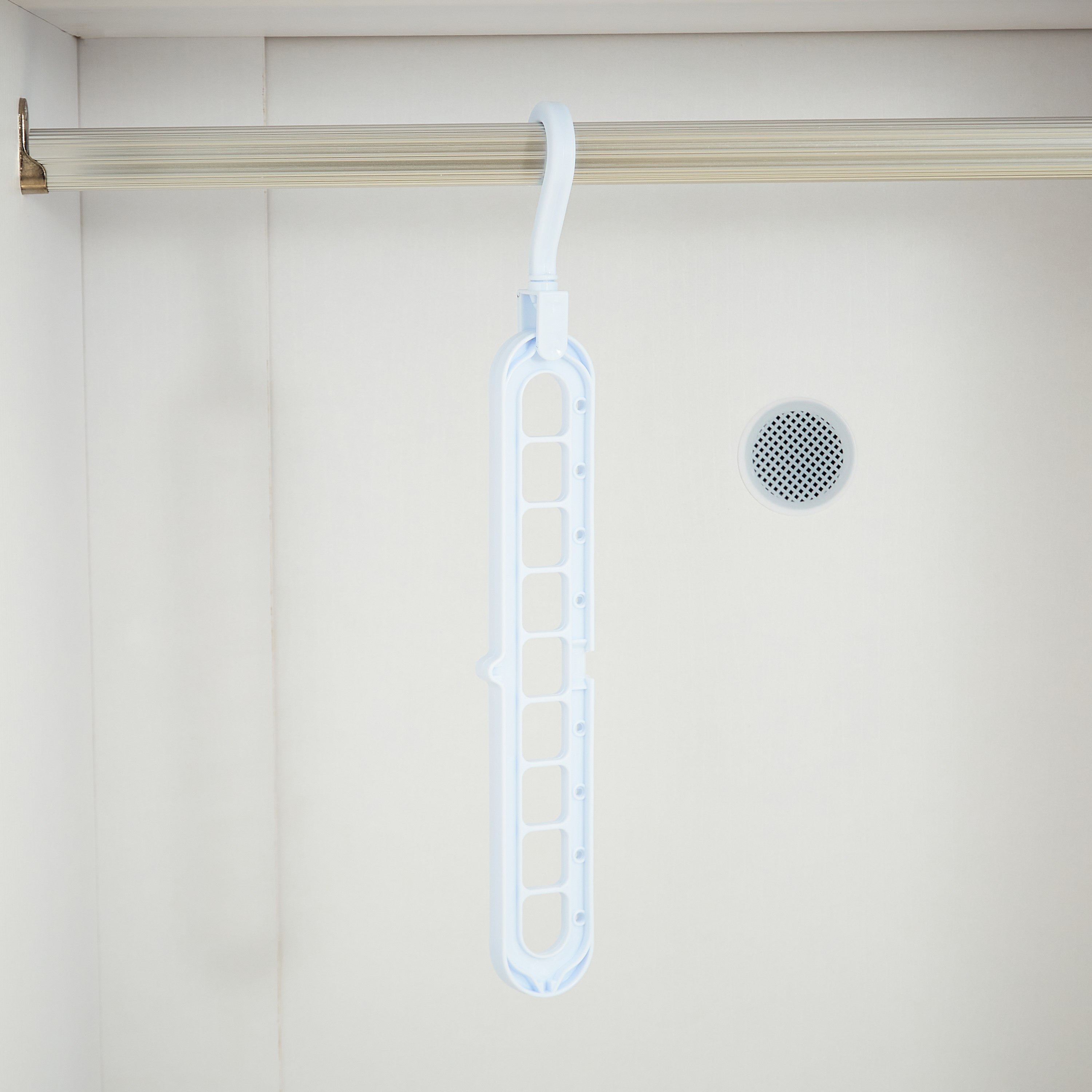 علّاقة قابلة للطي من أتش بي أس أو - 32x15x1.5 سم-hbxdecorandfurnishings-homeaccessories-novelties-image-3
