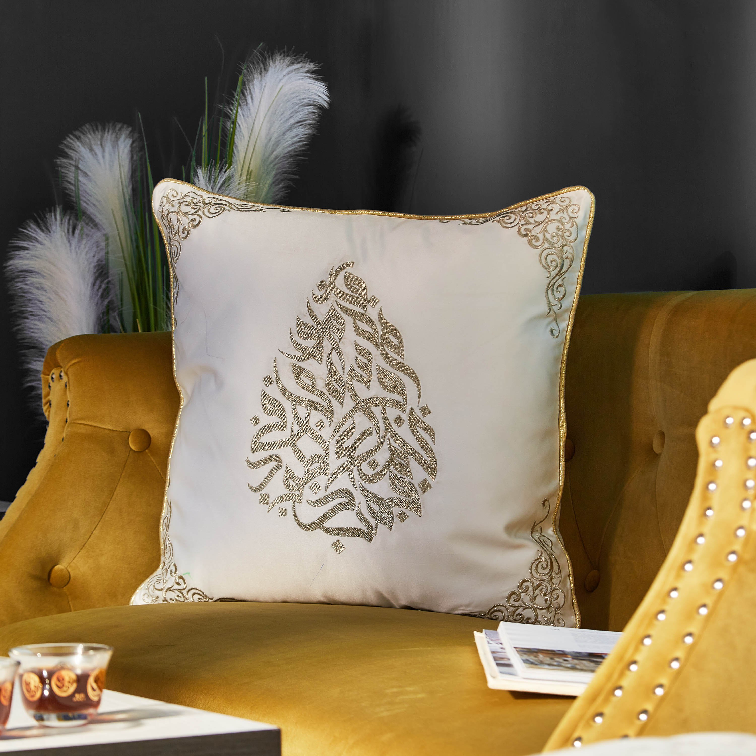 وسادة محشوة مطرزة بليد- 45x45 سم-hbxlivingroom-furnishings-cushionsandcovers-filledcushions-image-1
