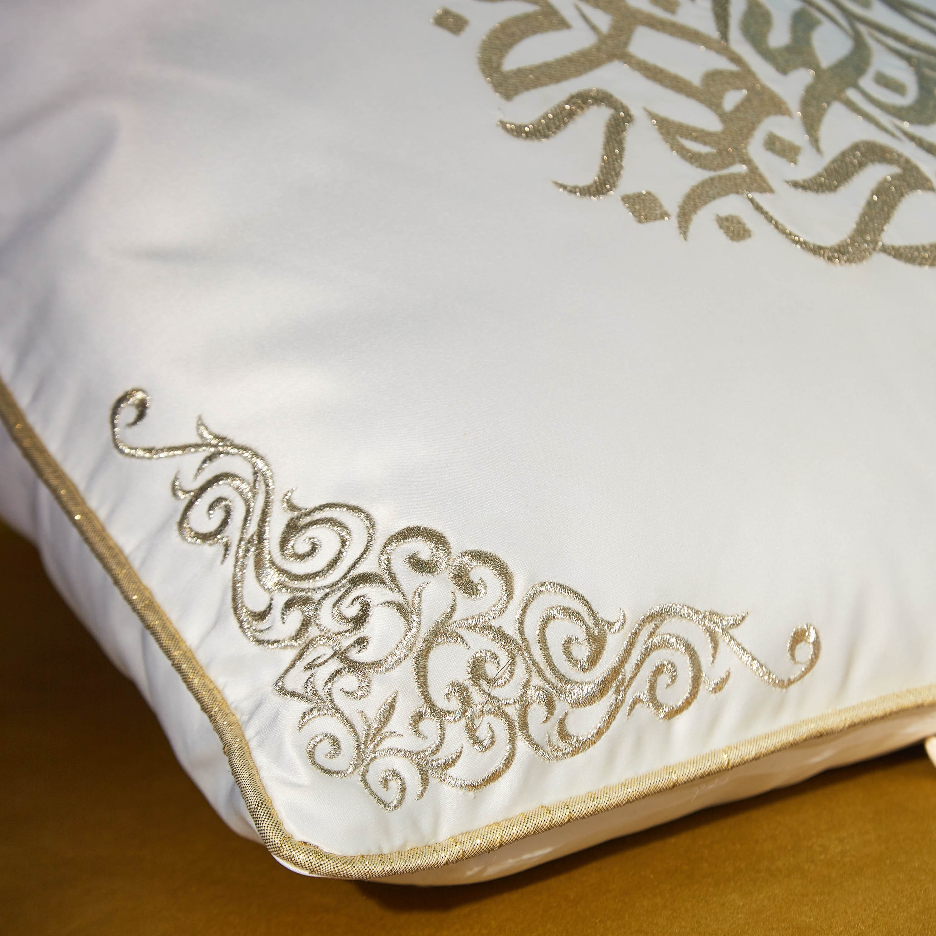 وسادة محشوة مطرزة بليد- 45x45 سم-hbxlivingroom-furnishings-cushionsandcovers-filledcushions-image-2