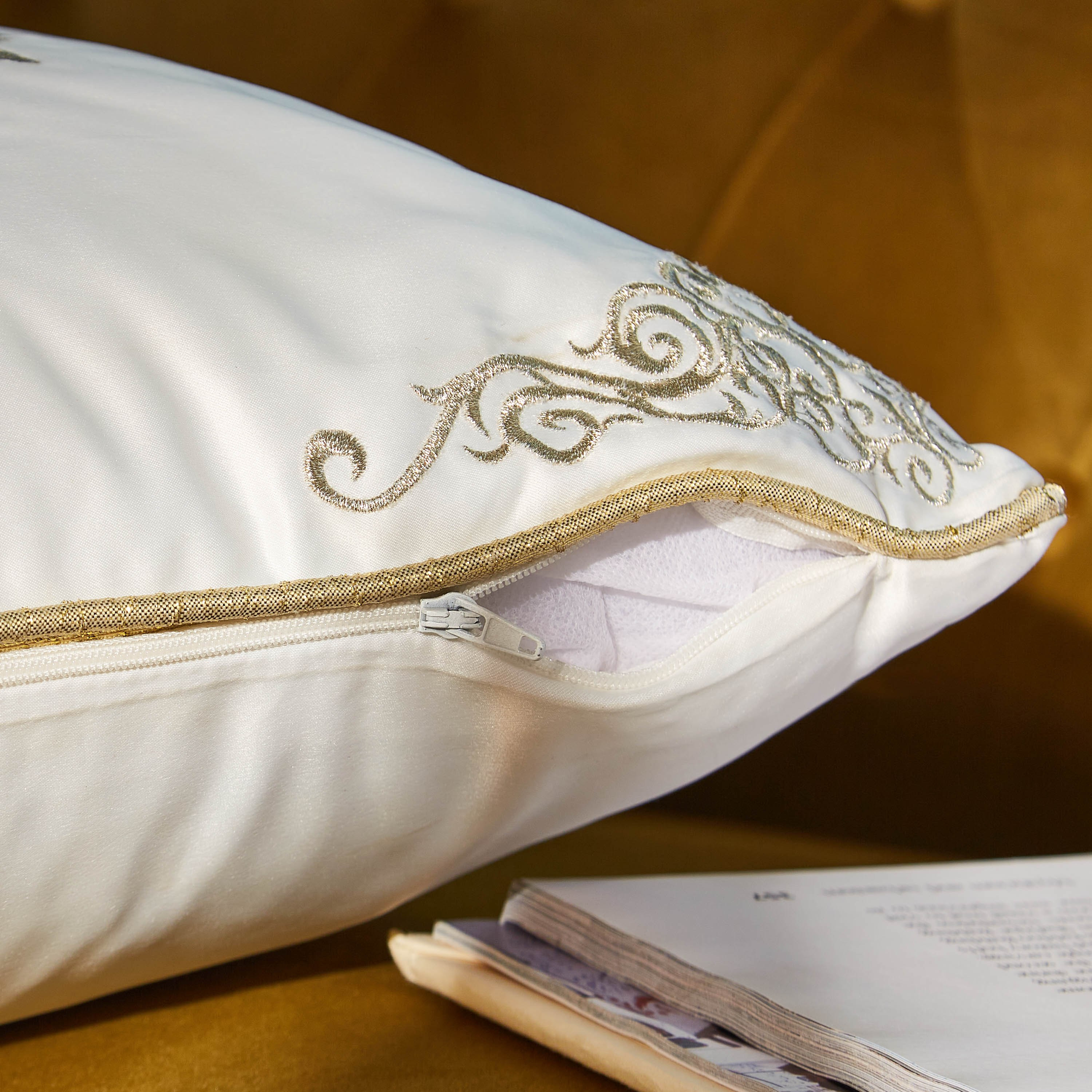 وسادة محشوة مطرزة بليد- 45x45 سم-hbxlivingroom-furnishings-cushionsandcovers-filledcushions-image-3
