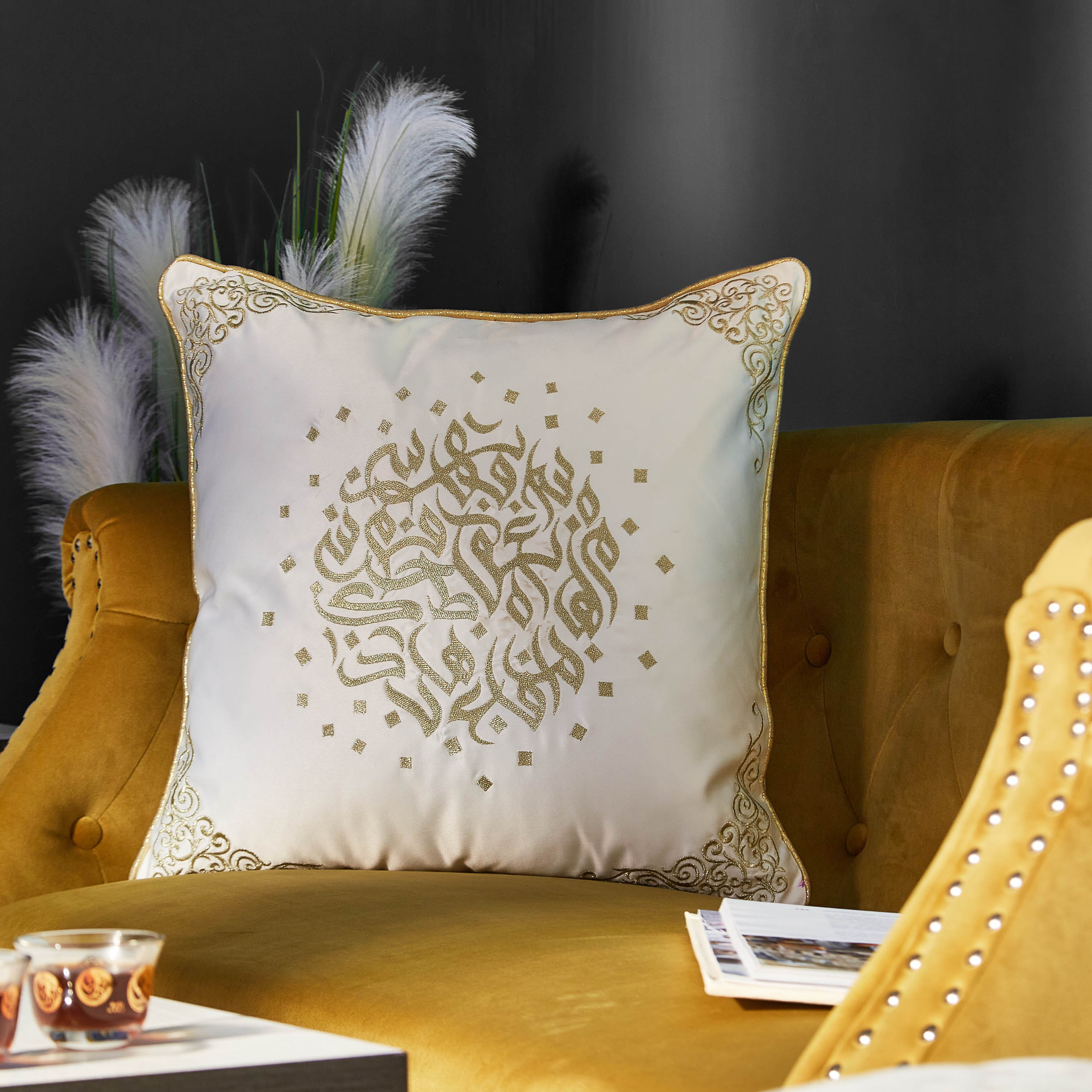 وسادة محشوة مطرزة- 45x45 سم-hbxlivingroom-furnishings-cushionsandcovers-filledcushions-image-1