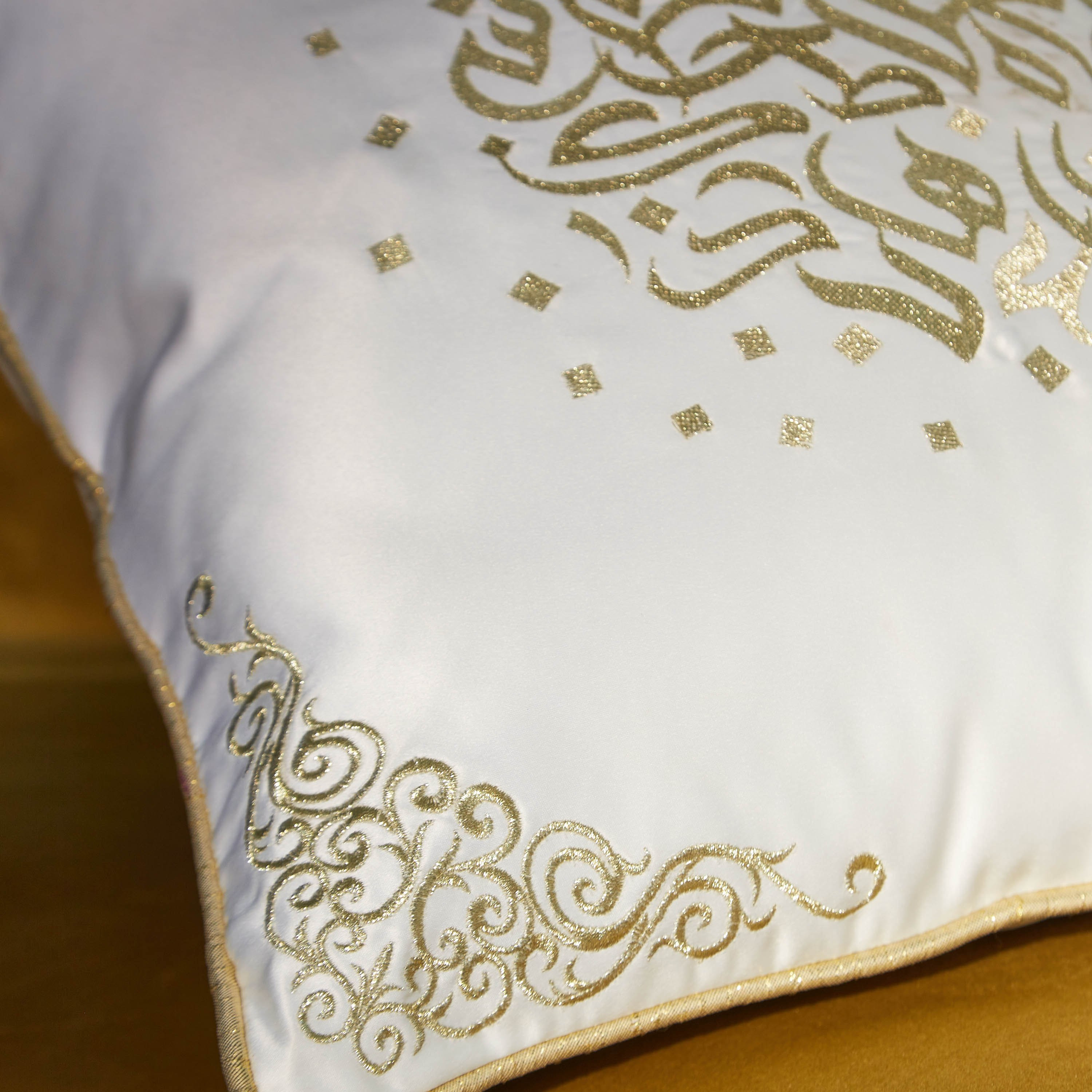 وسادة محشوة مطرزة- 45x45 سم-hbxlivingroom-furnishings-cushionsandcovers-filledcushions-image-2