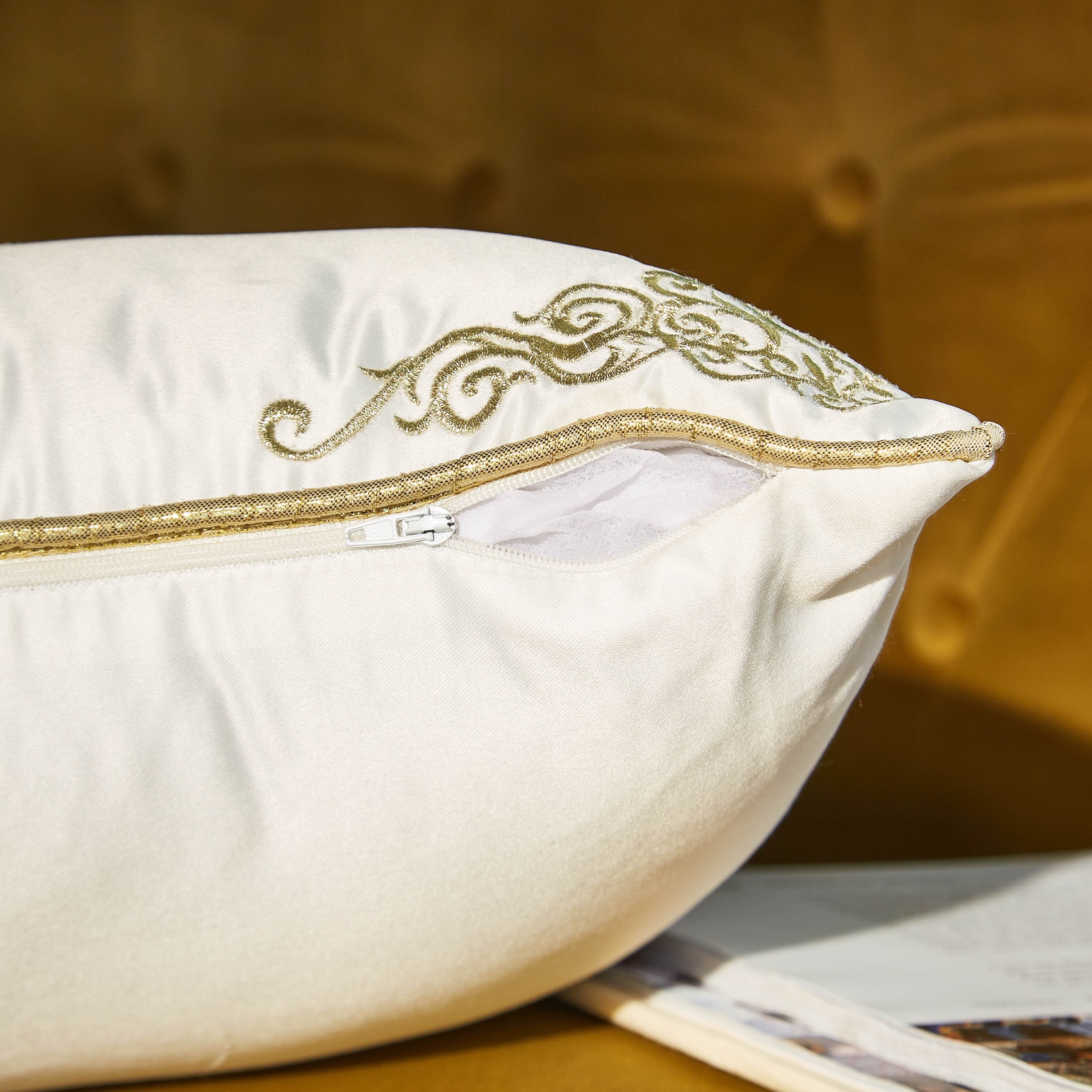 وسادة محشوة مطرزة من أدور - 30x50 سم-hbxlivingroom-furnishings-cushionsandcovers-filledcushions-image-3