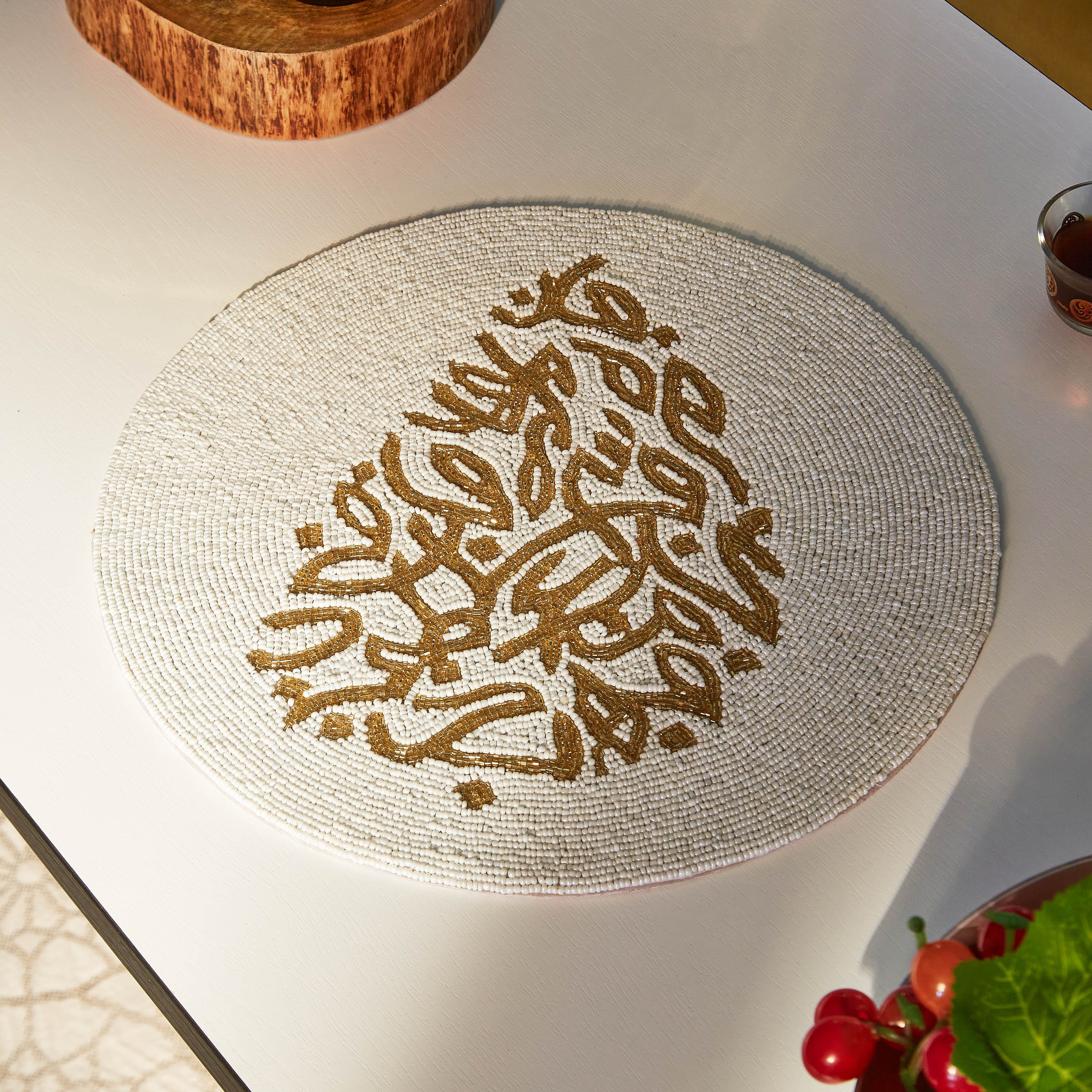 لبادة صحون مستديرة مطرزة بالخرز من حروف-hbxdecorandfurnishings-homefurnishings-tablelinens-image-1