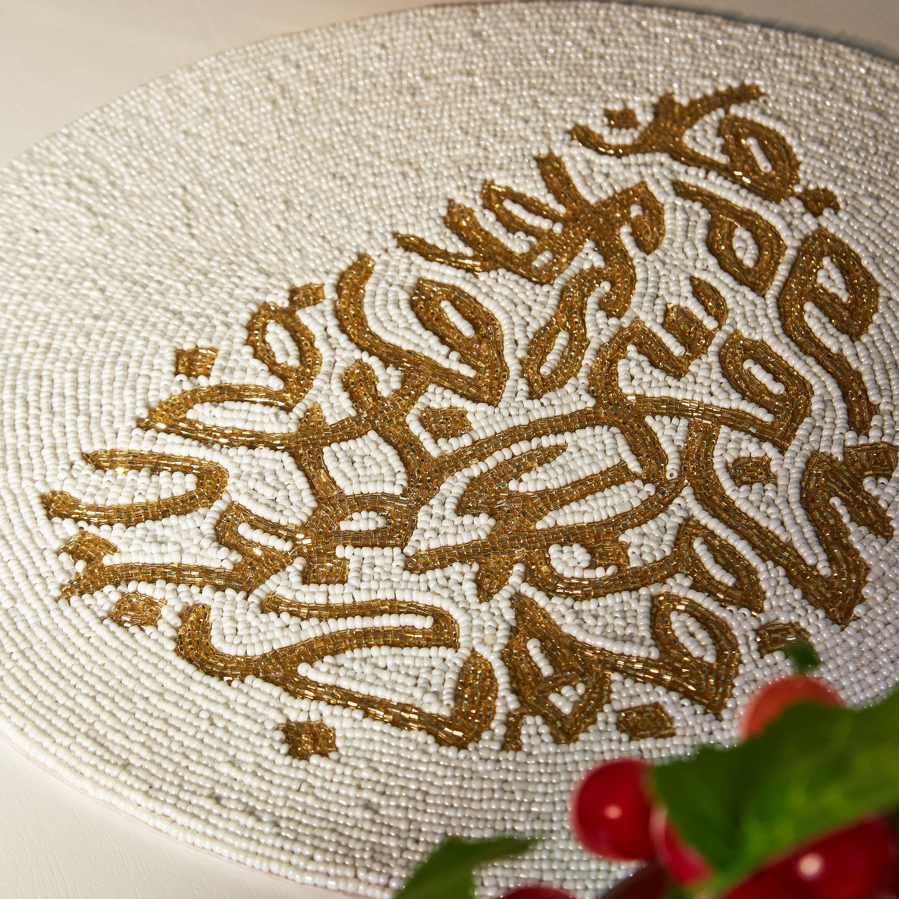 لبادة صحون مستديرة مطرزة بالخرز من حروف-hbxdecorandfurnishings-homefurnishings-tablelinens-image-3