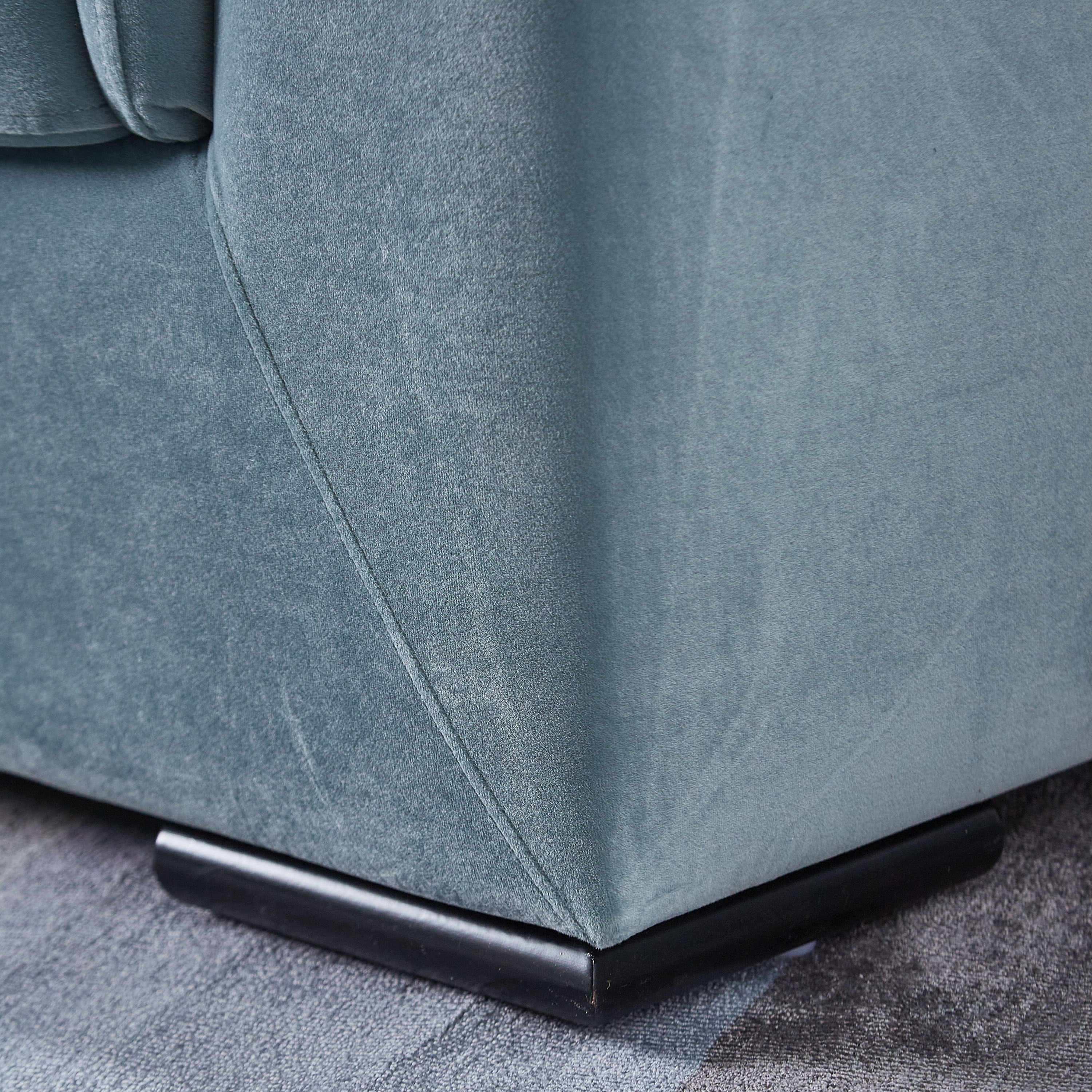 كنبة مخمليّة 3 مقاعد مع 4 وسائد من سندريلا-hbxlivingroom-sofasandarmchairs-sofas-image-5