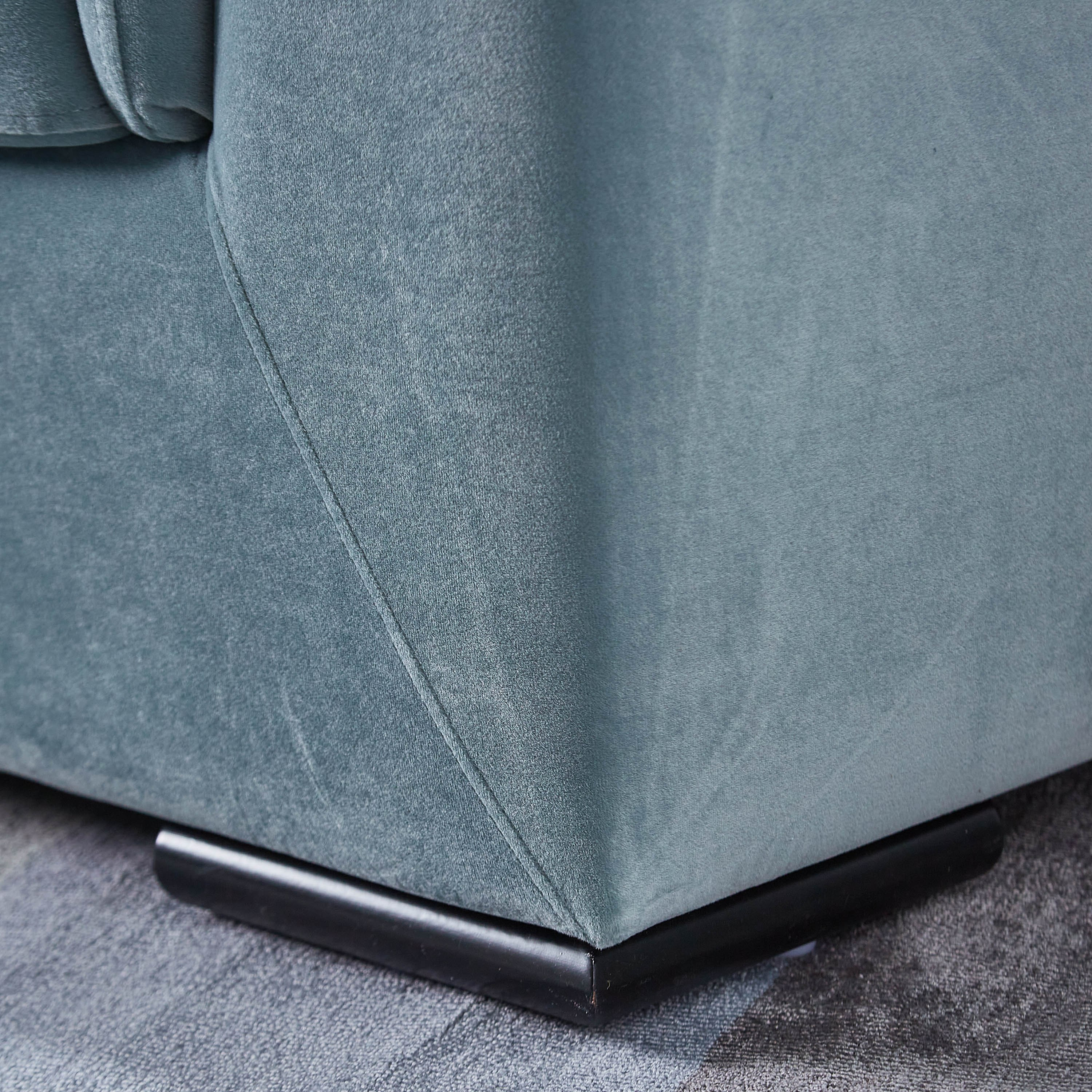 كنبة مخمليّة مقعدين مع وسادتين من سندريلا-hbxlivingroom-sofasandarmchairs-sofas-image-5