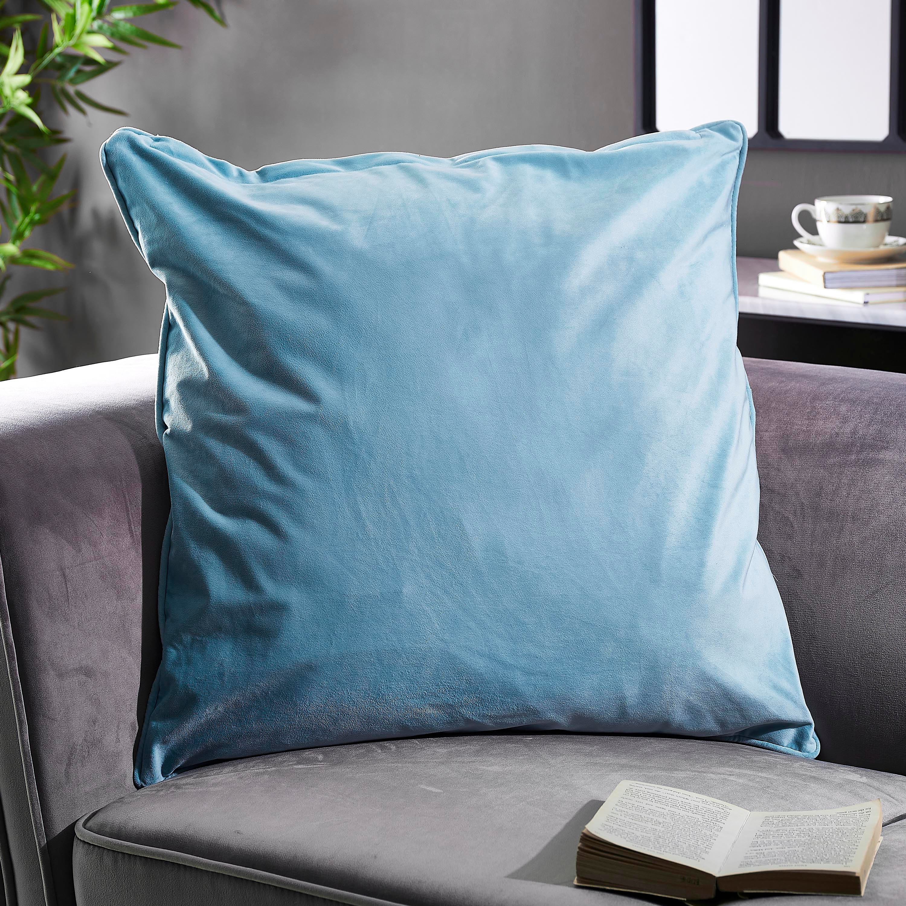 وسادة محشوة مخملية من دوف - 65x65 سم-hbxlivingroom-furnishings-cushionsandcovers-filledcushions-image-1