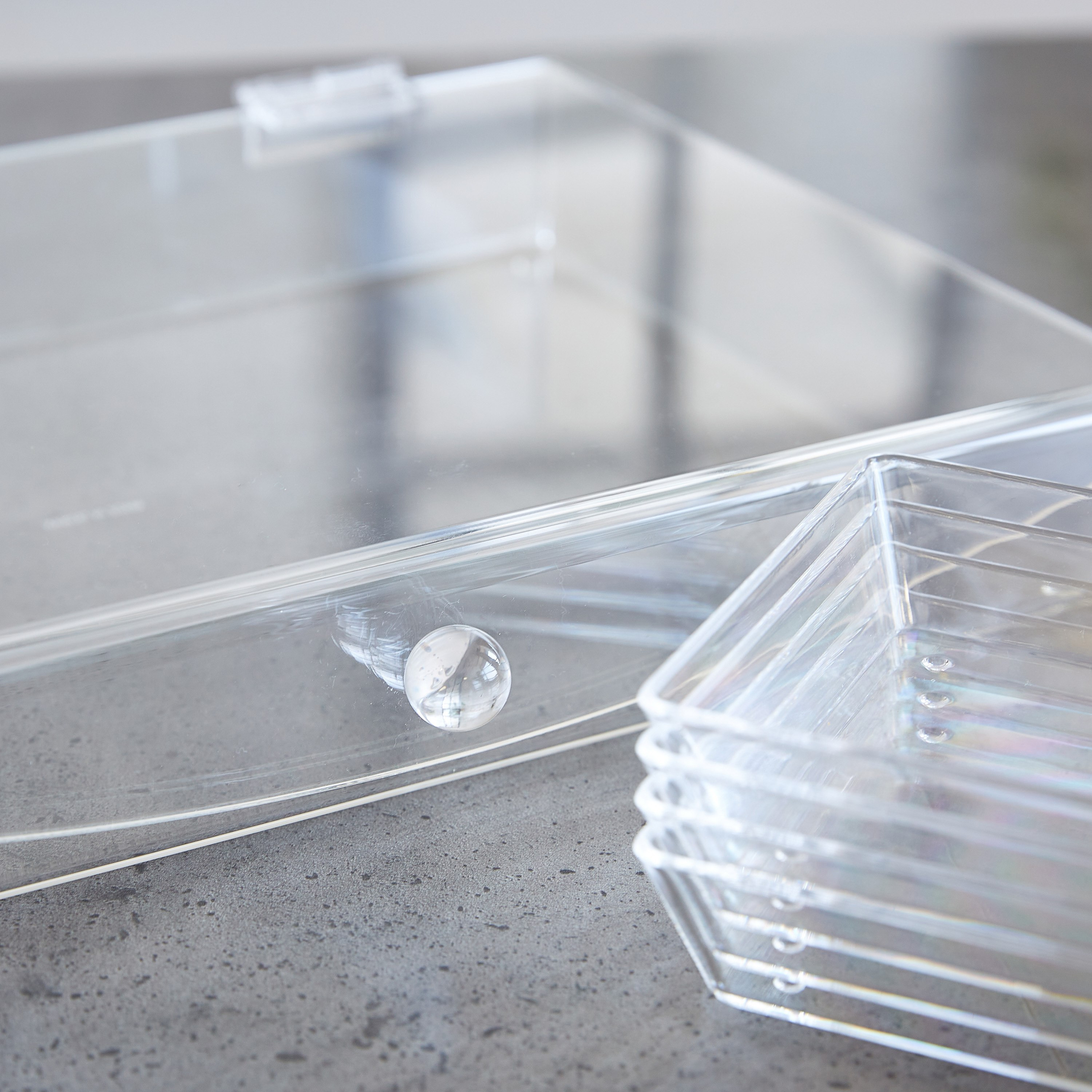 صندوق حلوى أكريليك 4 أقسام - 36 × 25 سم-hbxdecorandfurnishings-tabletop-serveware-image-4