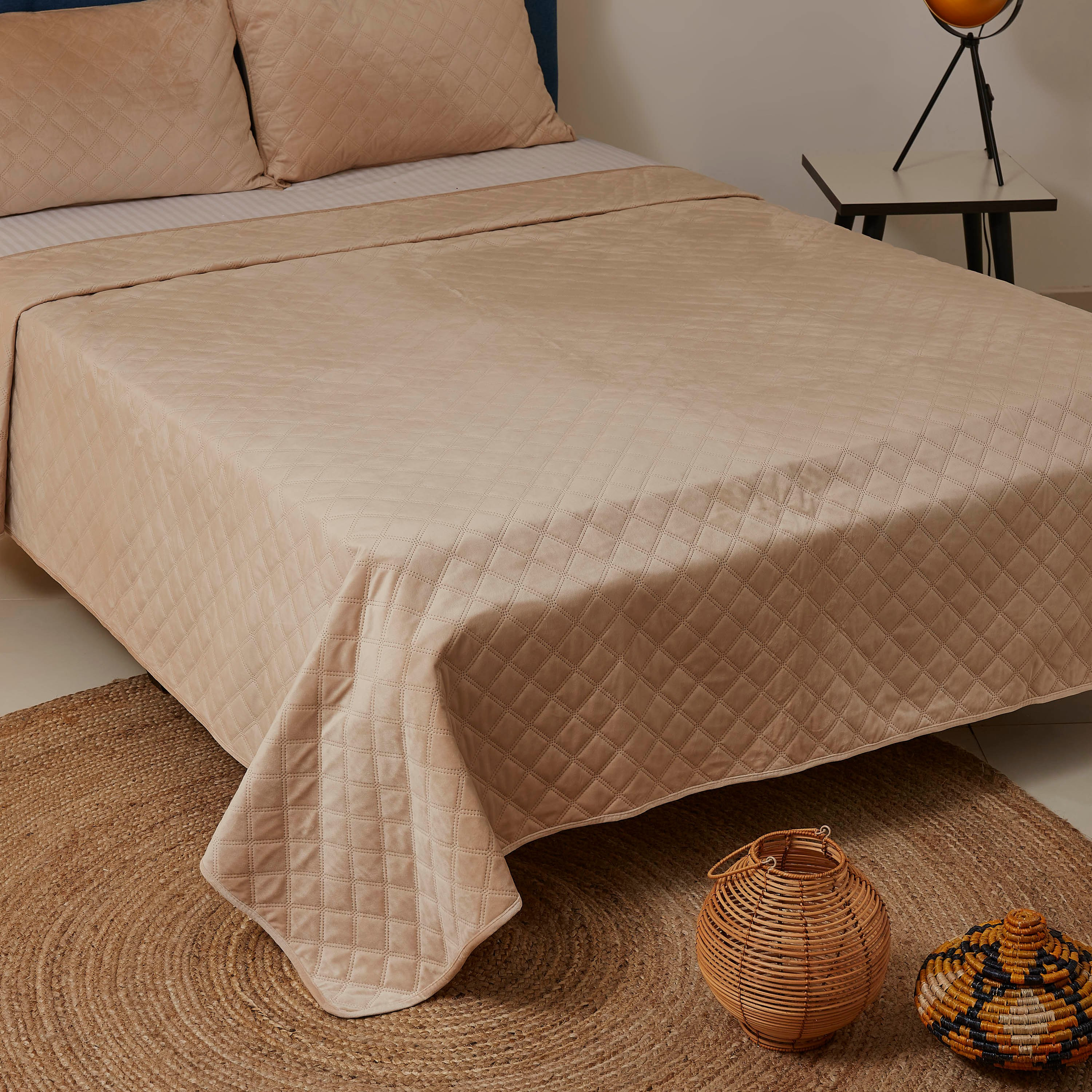طقم مفرش سرير كينج مبطّن مخملي 3 قطع من دوف - 230x250 سم-hbxdecorandfurnishings-bedding-bedspreadsandquilts-image-3