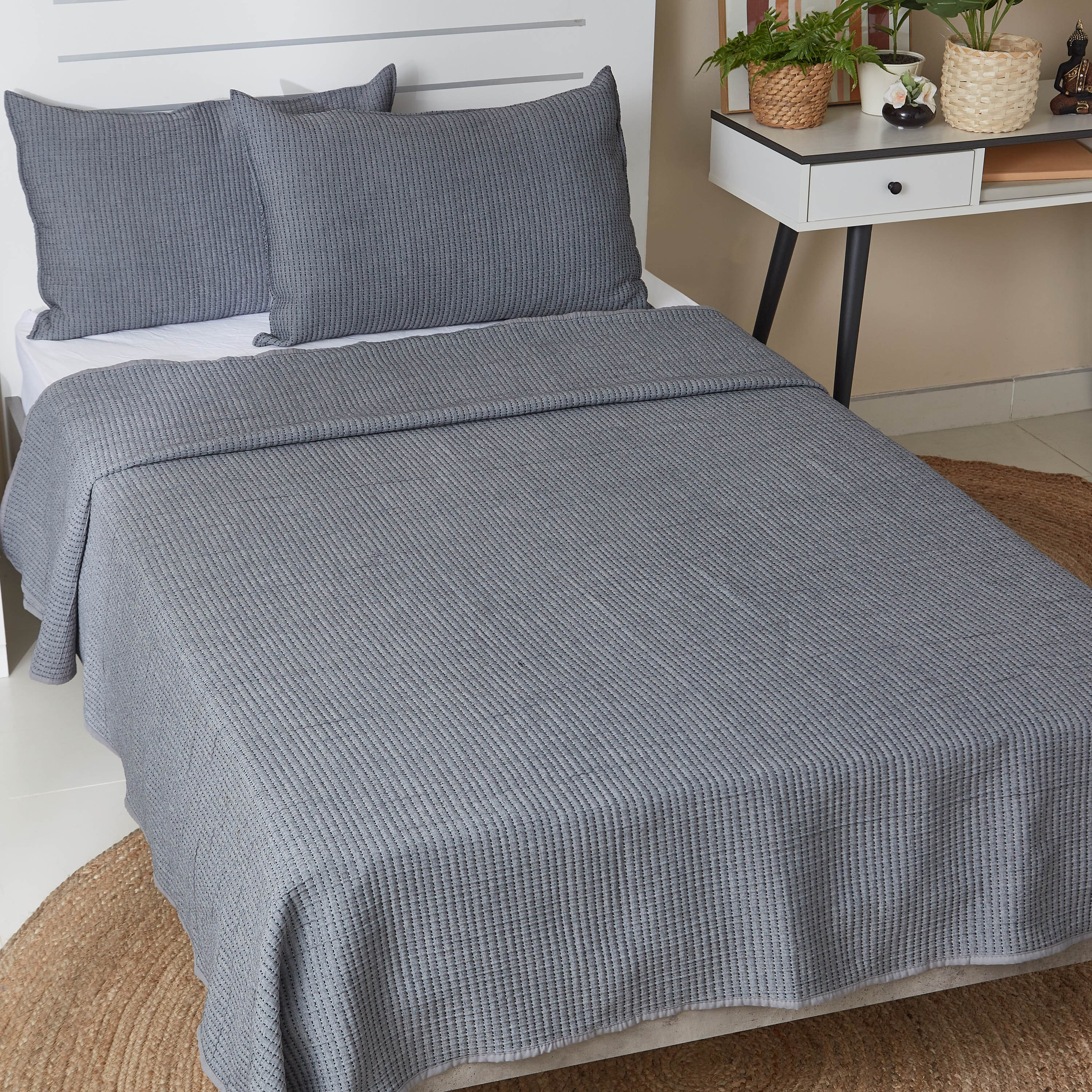 طقم لحاف مزدوج/ مفرش سرير جاكار 3 قطع من ماتيلاس- 180x260 سم-hbxdecorandfurnishings-bedding-bedspreadsandquilts-image-2