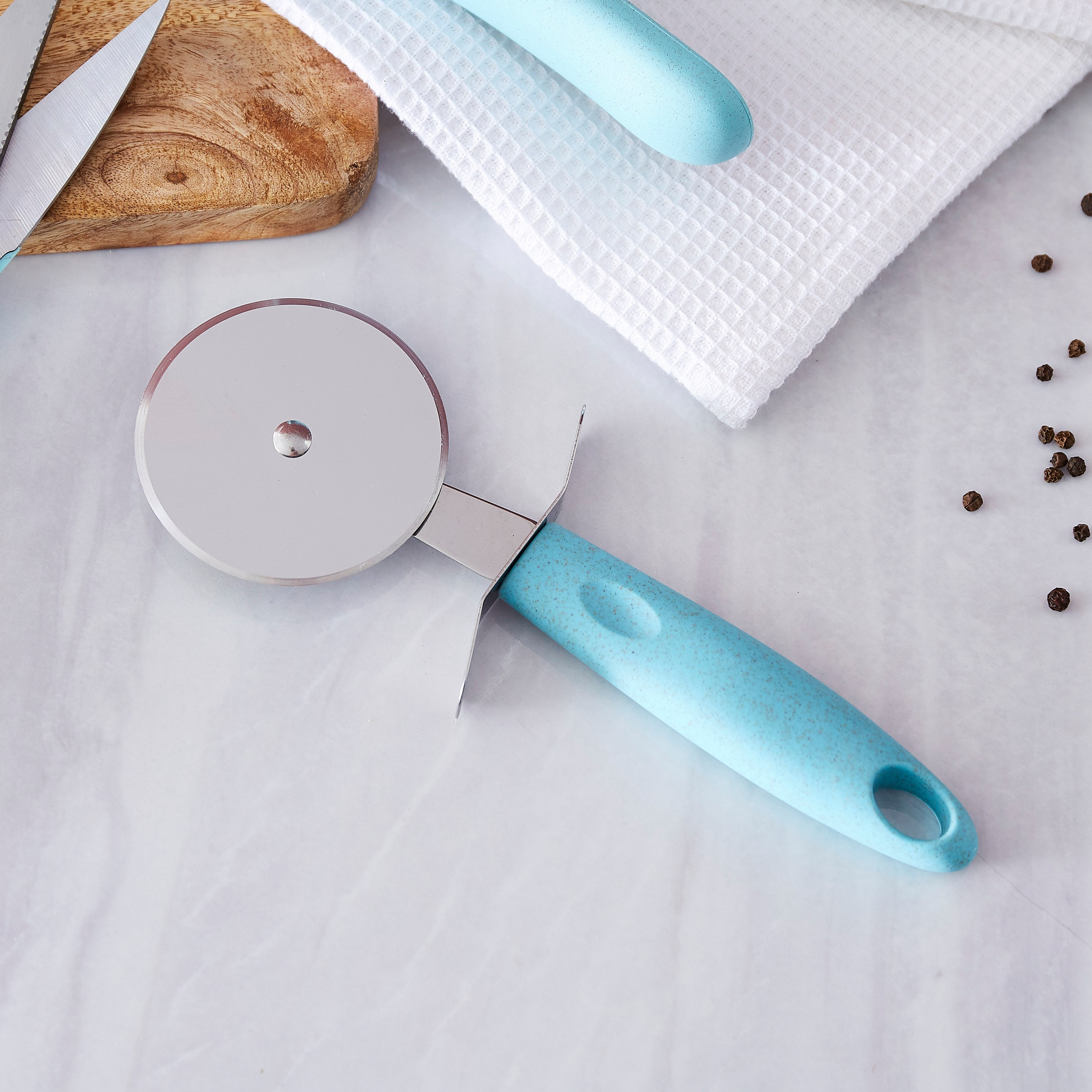 قاطع بيتزا بلاستيك من إيزي شيف - 15.5 سم-hbxhomeware-hbxkitchen-image-1