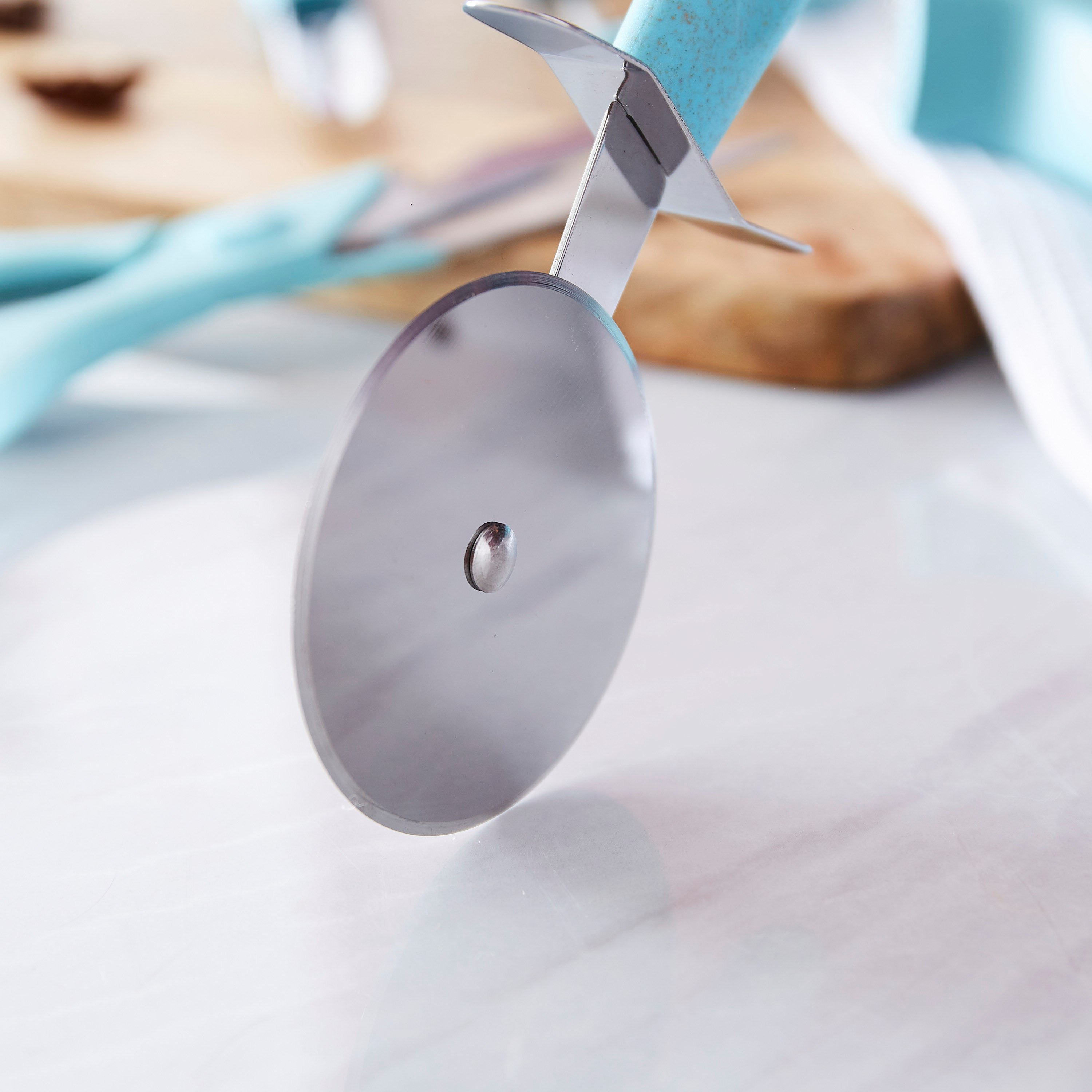 قاطع بيتزا بلاستيك من إيزي شيف - 15.5 سم-hbxhomeware-hbxkitchen-image-2