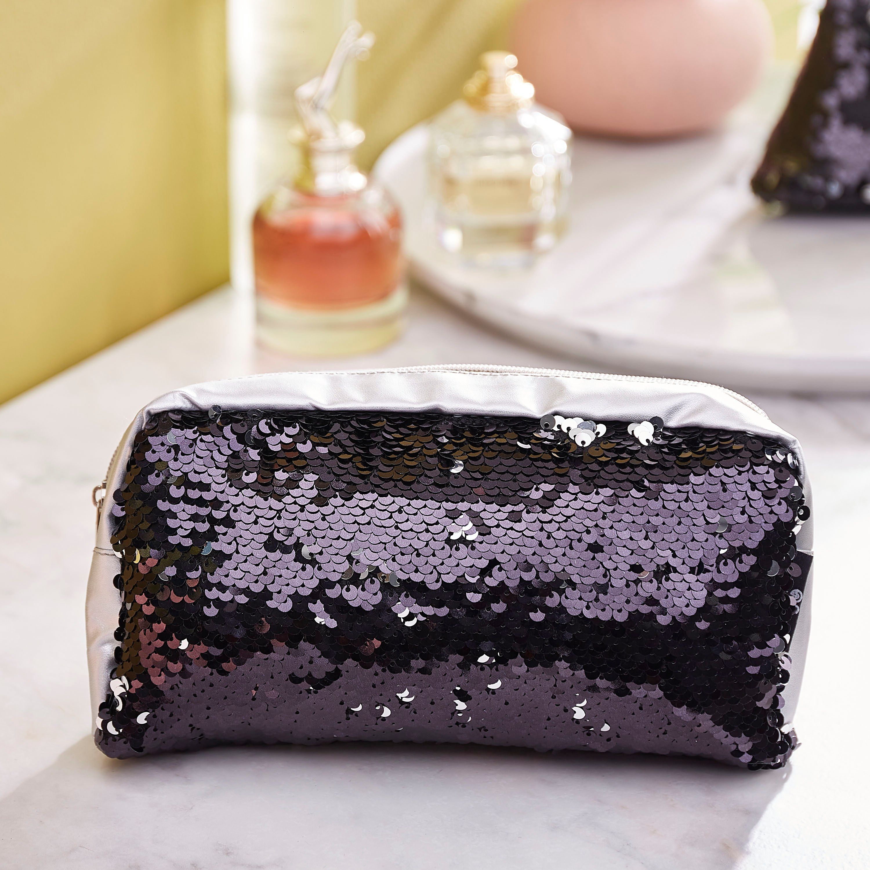 شنطة مزينة بالترتر كريج من أتش بي أس أو-hbxdecorandfurnishings-travelaccessories-bagsandbackpacks-image-1
