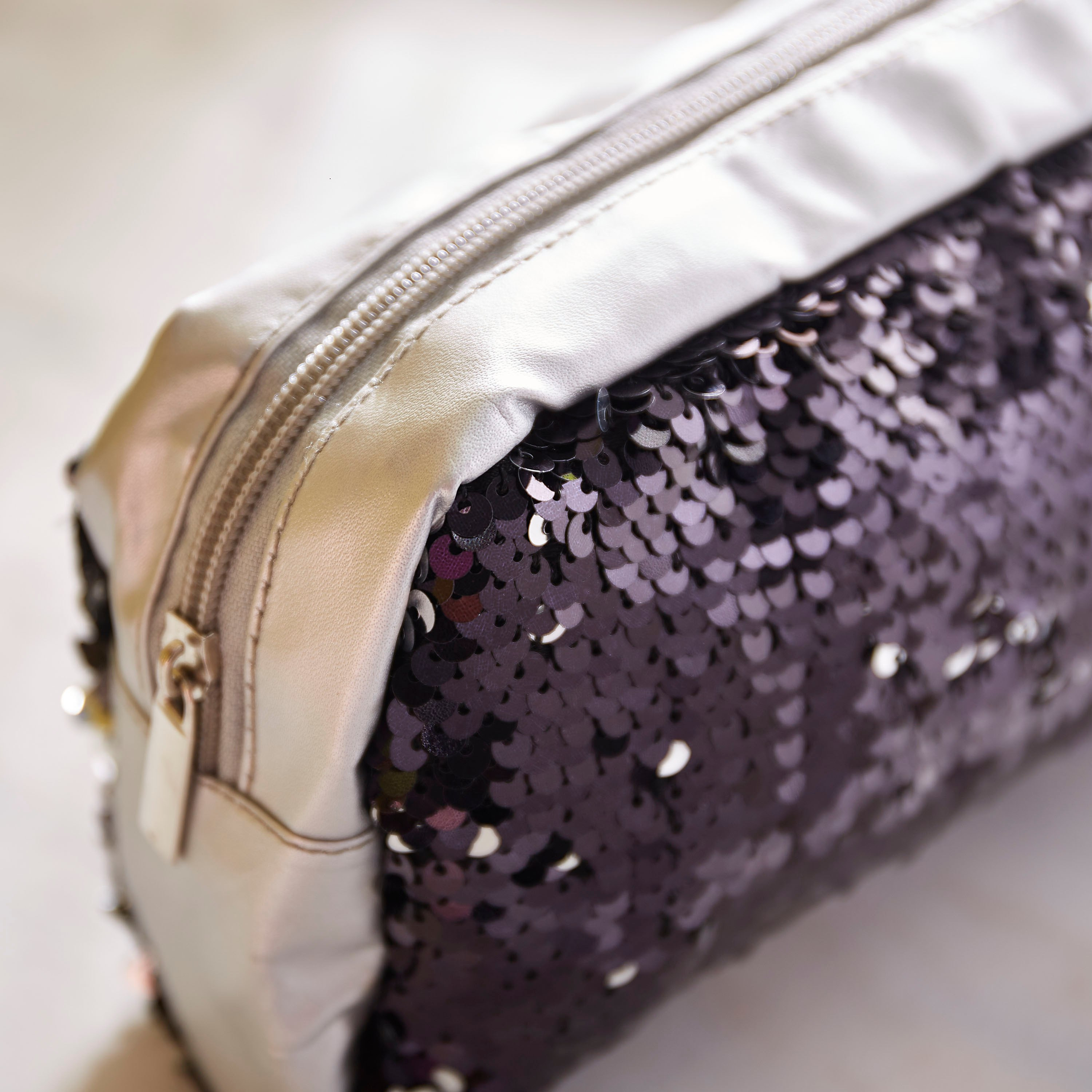 شنطة مزينة بالترتر كريج من أتش بي أس أو-hbxdecorandfurnishings-travelaccessories-bagsandbackpacks-image-3