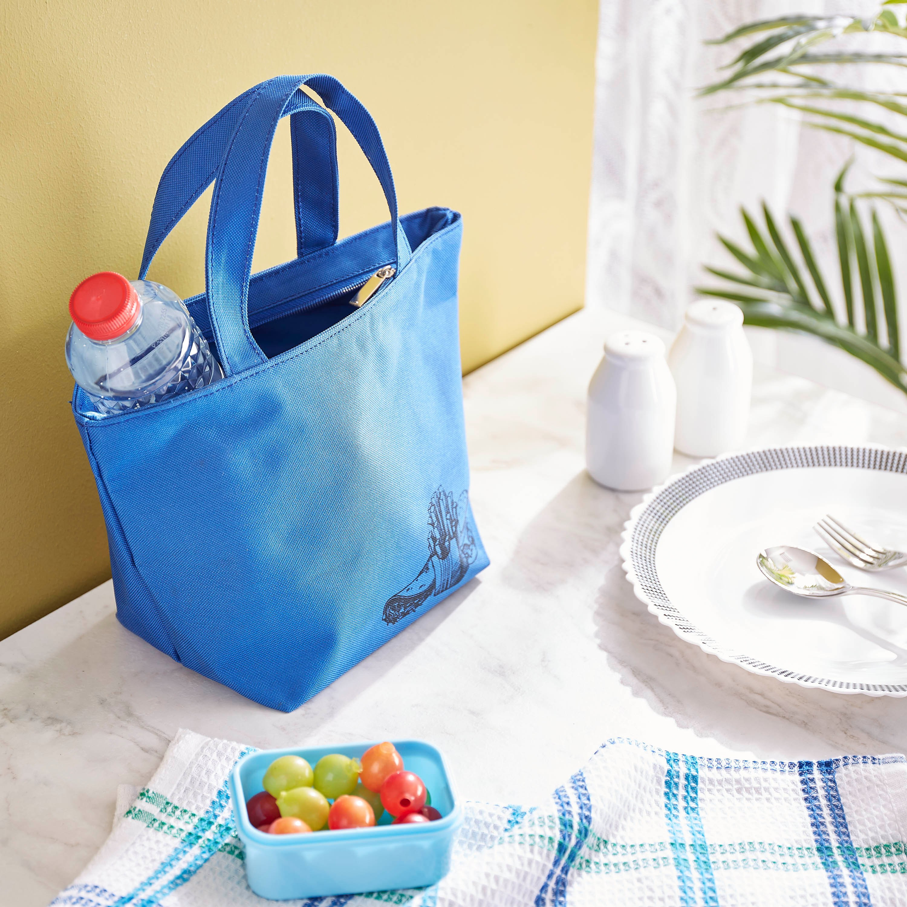 حقيبة غداء بطبعات من أتش بي أس أو-hbxdecorandfurnishings-travelaccessories-bagsandbackpacks-image-3