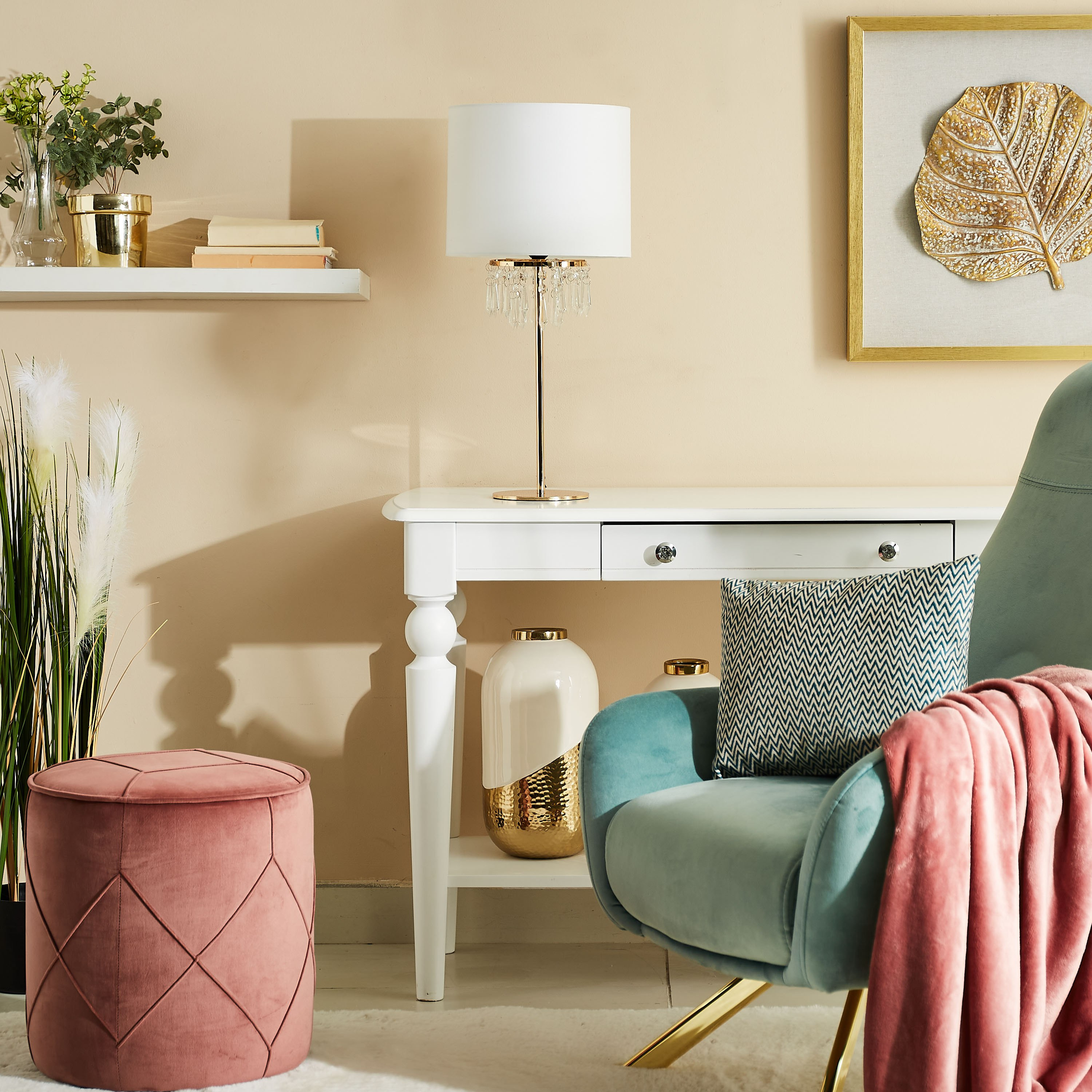 مصباح طاولة معدني مزخرف بتعليقة كريستال من هالي - 28x58 سم-hbxlivingroom-lighting-tablelamps-image-4