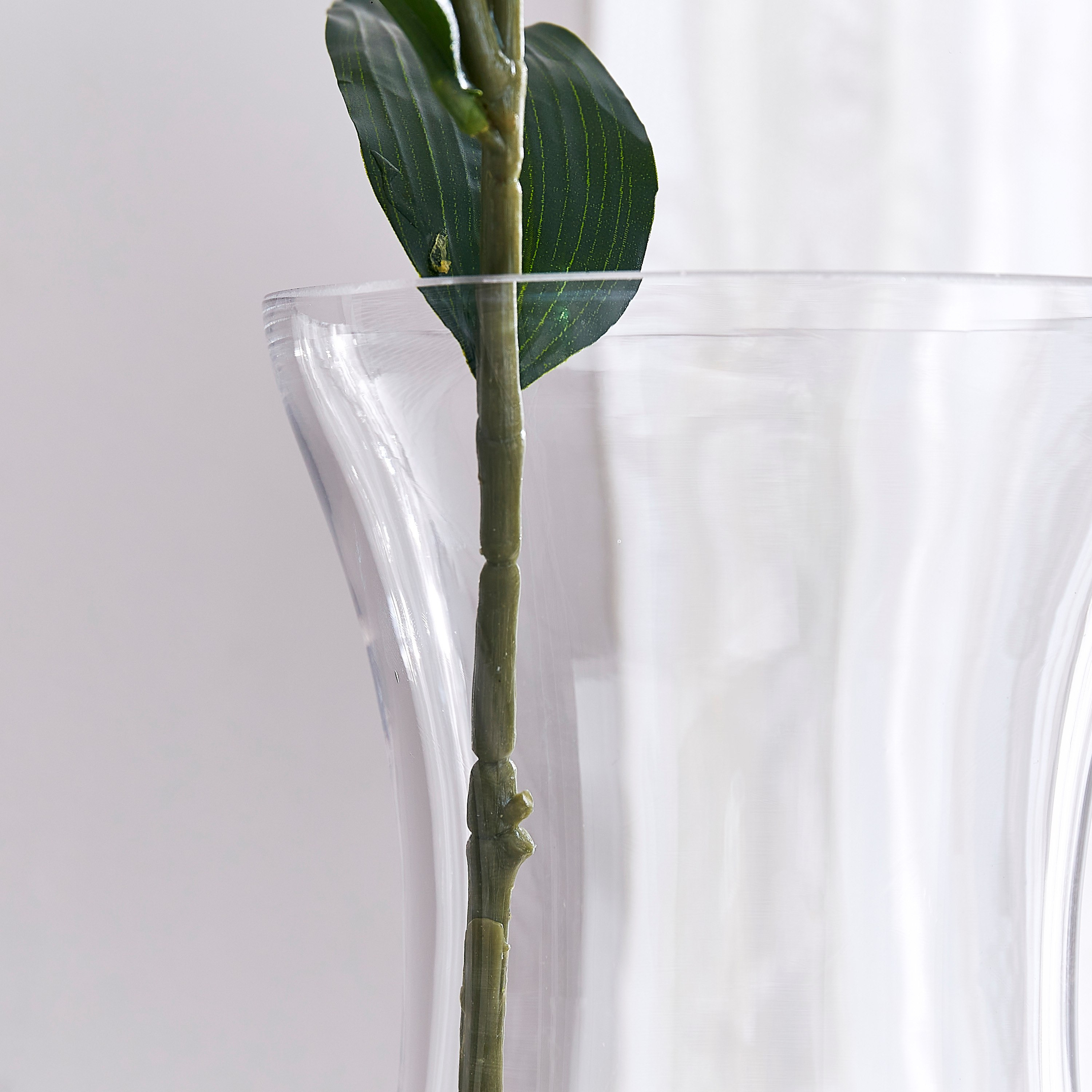 مزهرية زجاجيّة طويلة شفافة من أتلانتا - 14.5x14.5x50 سم-hbxbedroom-decorandaccessories-vases-image-3