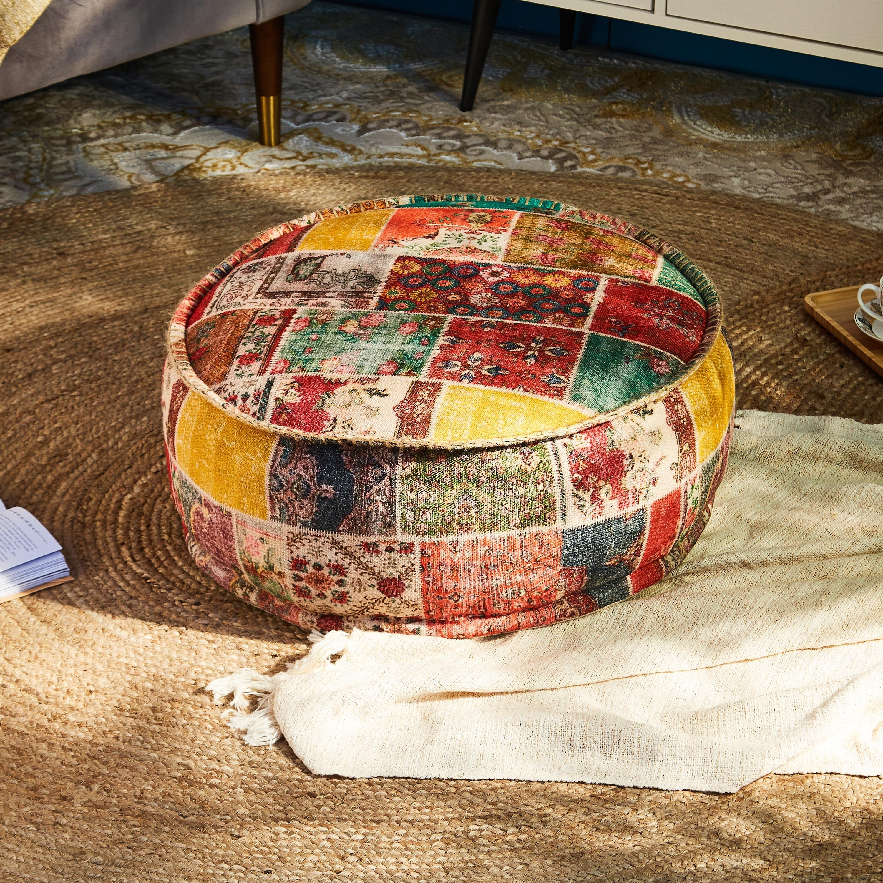 مقعد بوف بتصاميم متداخلة وطبعات من مارجان - 60x60 سم-hbxlivingroom-sofasandarmchairs-ottomansandfootstools-image-1