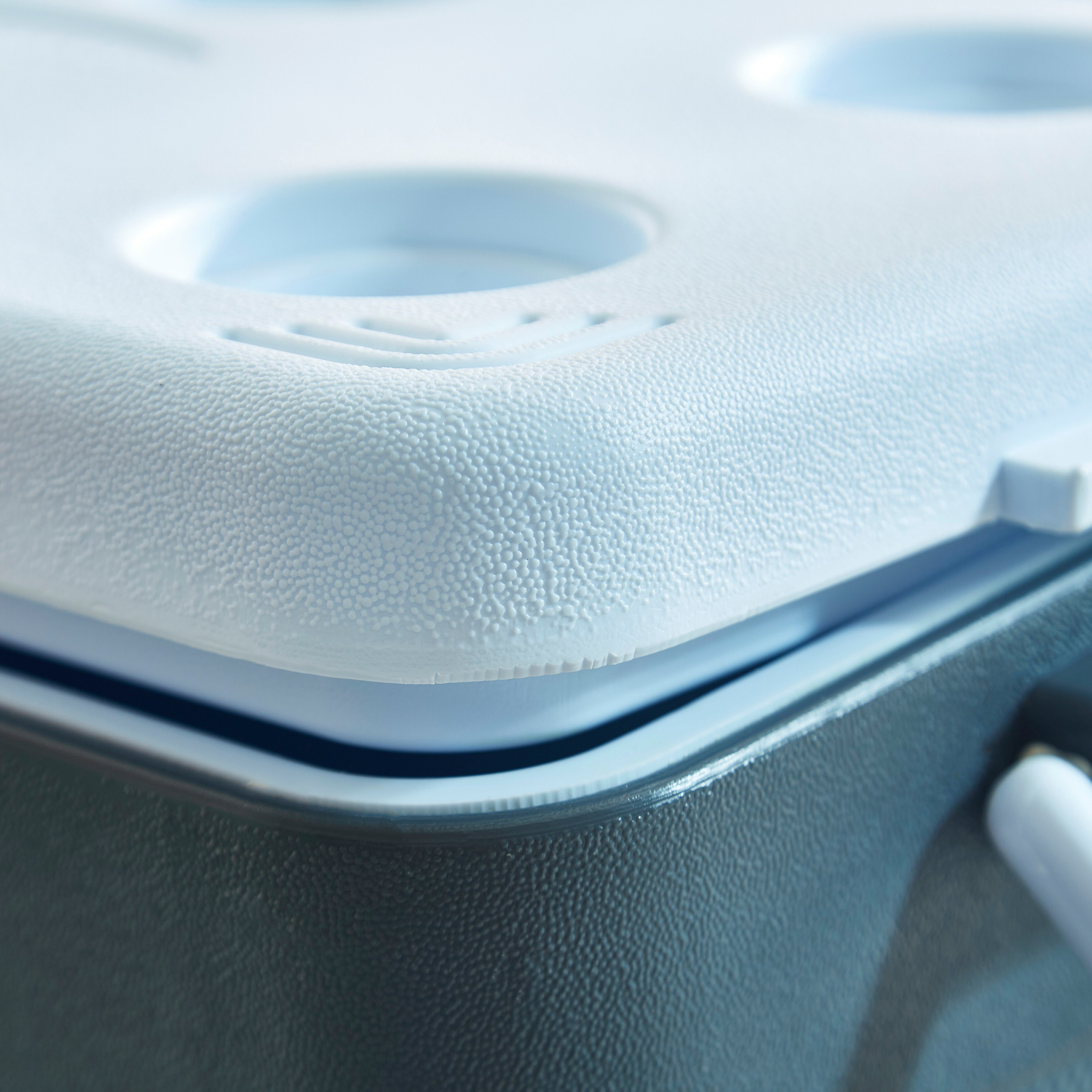Keepcold Picnic Icebox - 46 L-hbxhomeware-hbxkitchen-image-4