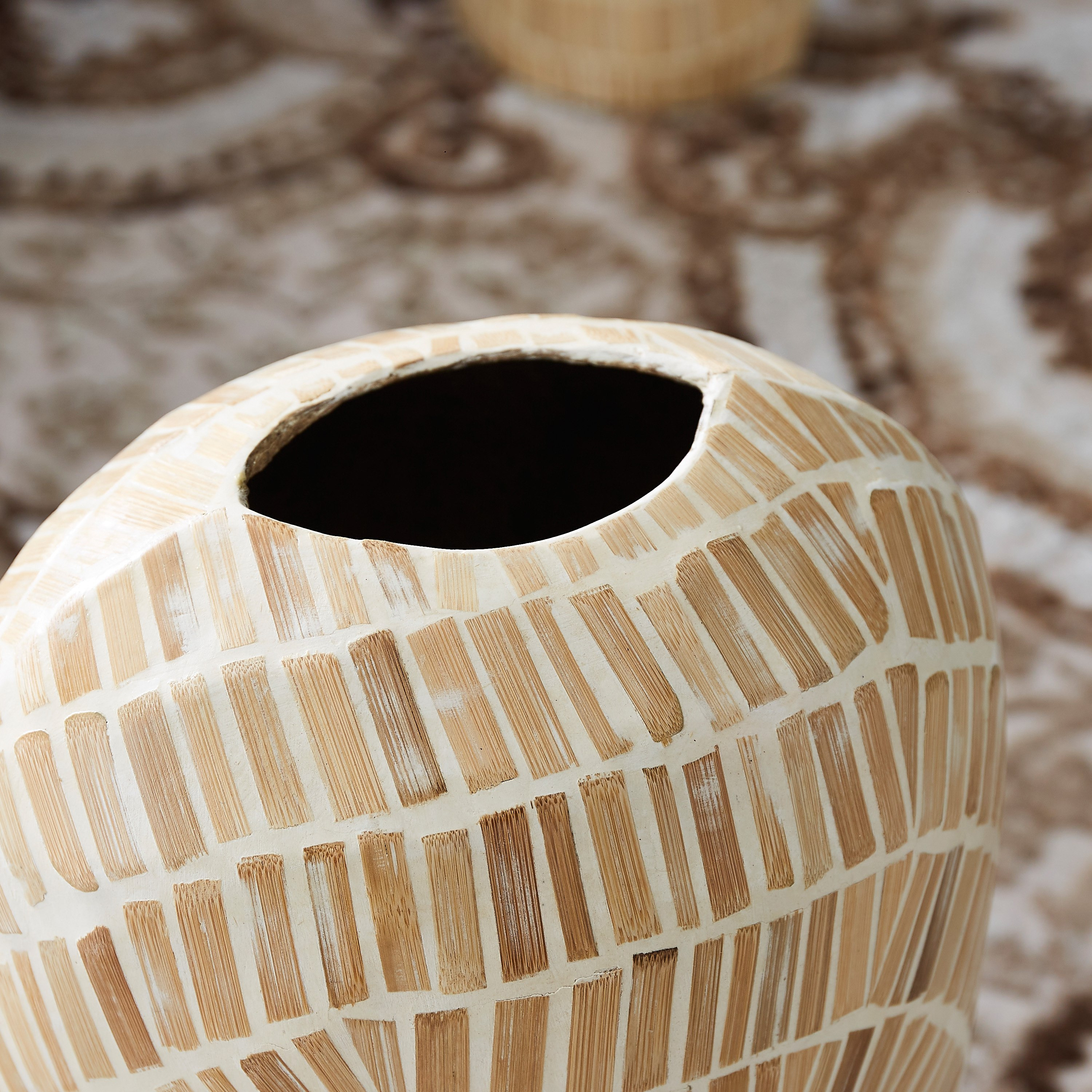 مزهرية بيضاوية خيزران  كابيز من إزرا - 30x28x44 سم-hbxbedroom-decorandaccessories-vases-image-2