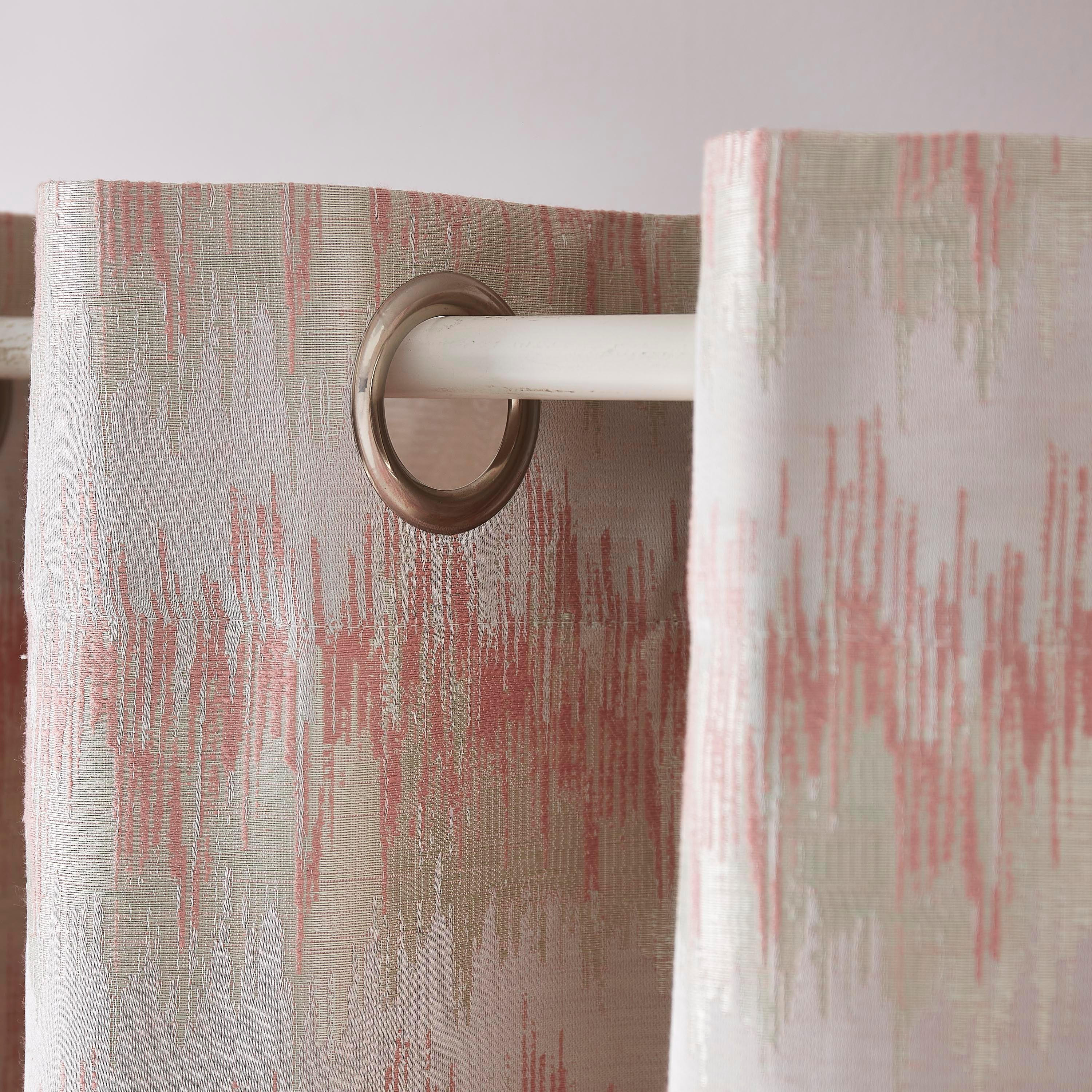 طقم ستائر جاكار بارز الملمس قطعتين من ريجنسي- 135x240 سم-hbxhomeware-hbxdecorandfurnishings-image-2