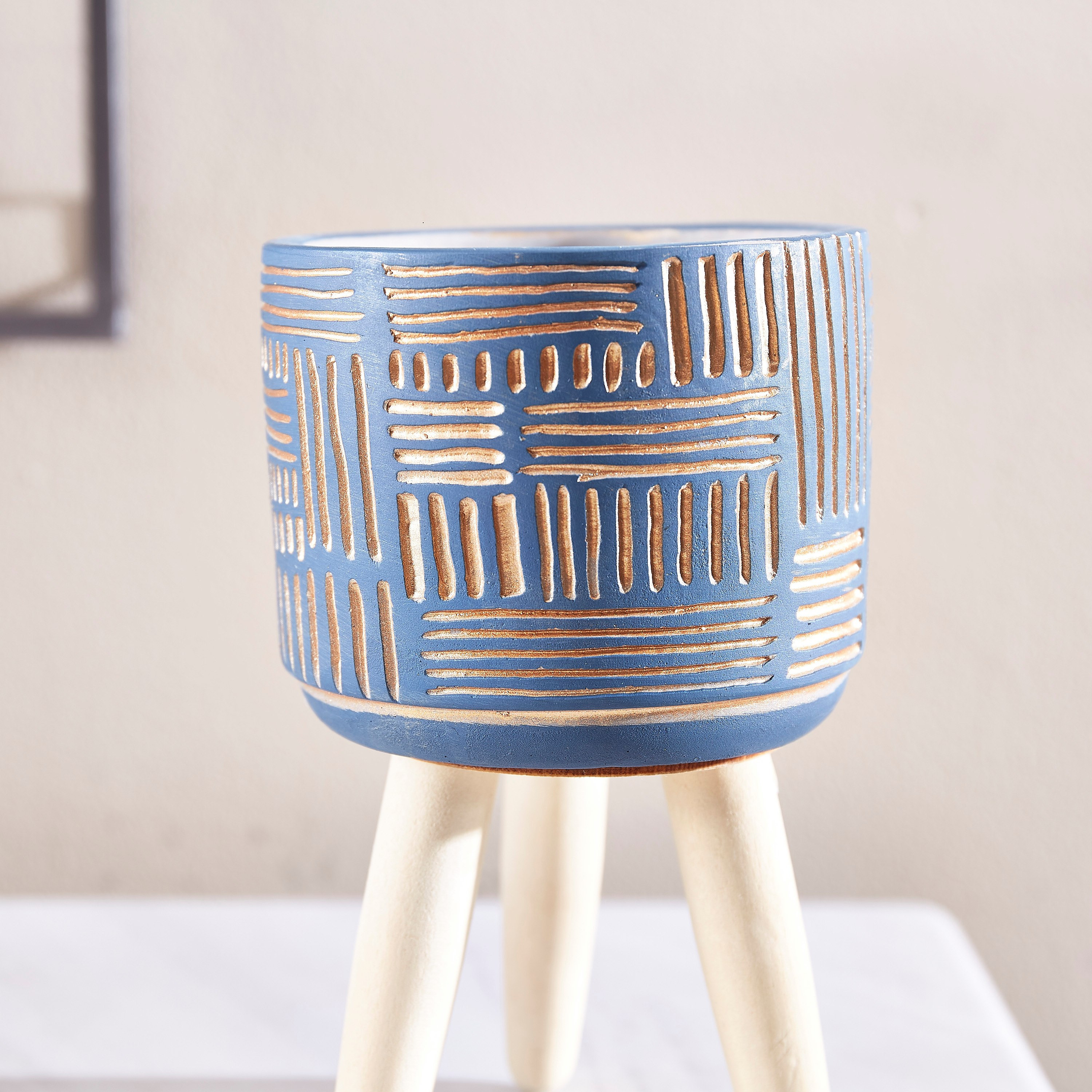 Sego Cement Garden Pot with Wooden Legs-hbxdecorandfurnishings-homeaccessories-artificialflowersandplants-image-2