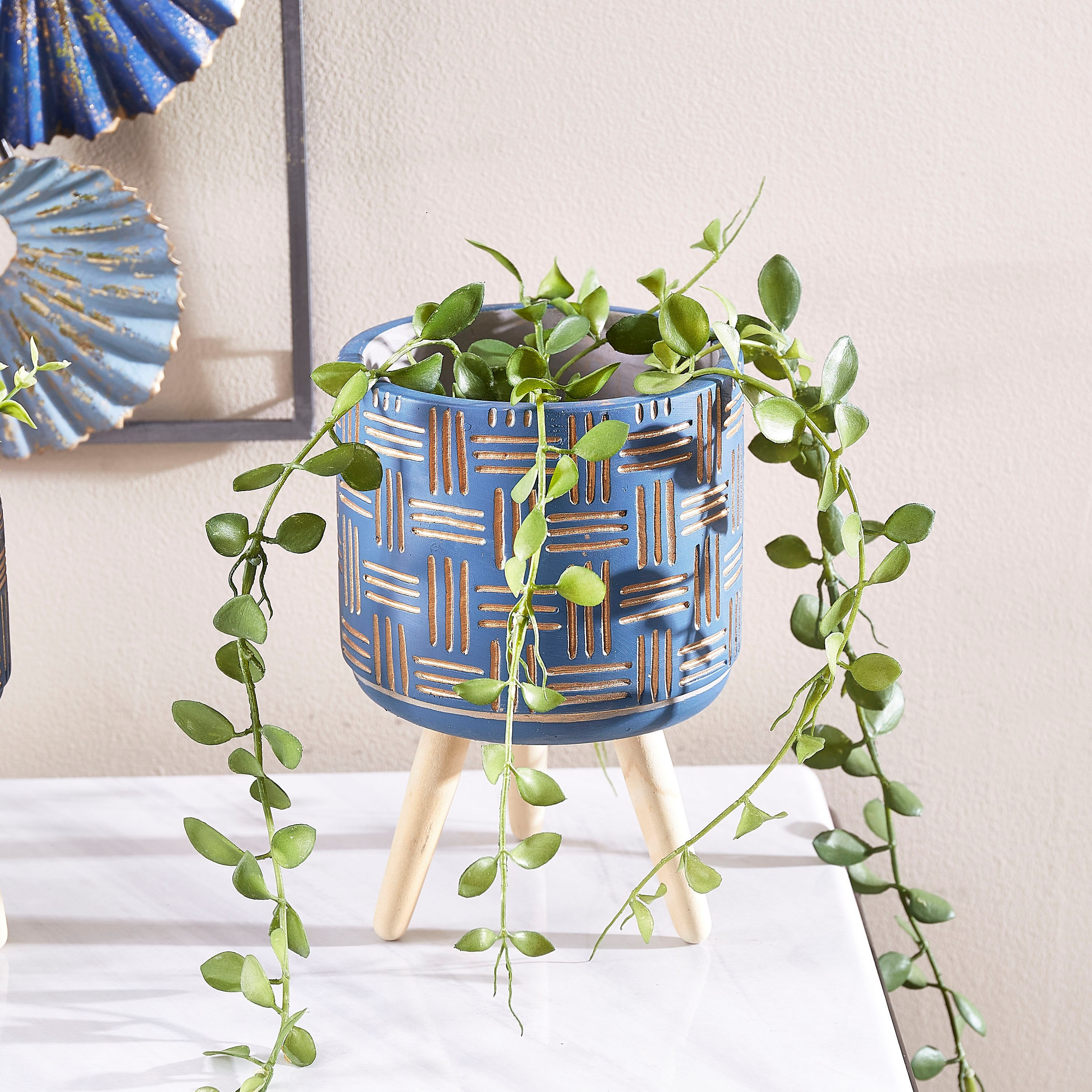 إناء حديقة أسمنت بقوائم خشبيّة من سيجو-hbxdecorandfurnishings-homeaccessories-artificialflowersandplants-image-1