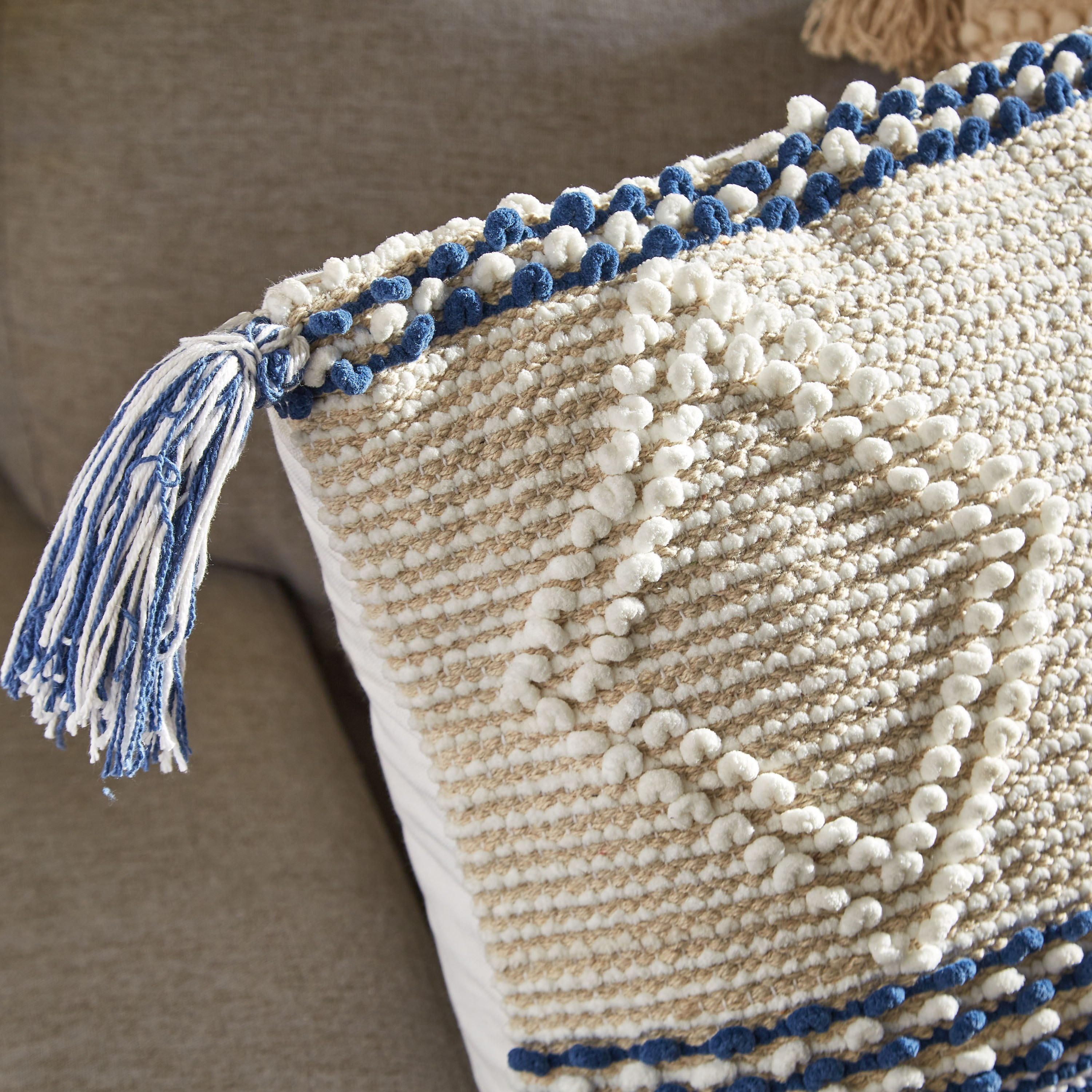 Sarai Qawi Handmade Filled Cushion - 50x50 cm-hbxlivingroom-furnishings-cushionsandcovers-filledcushions-image-2