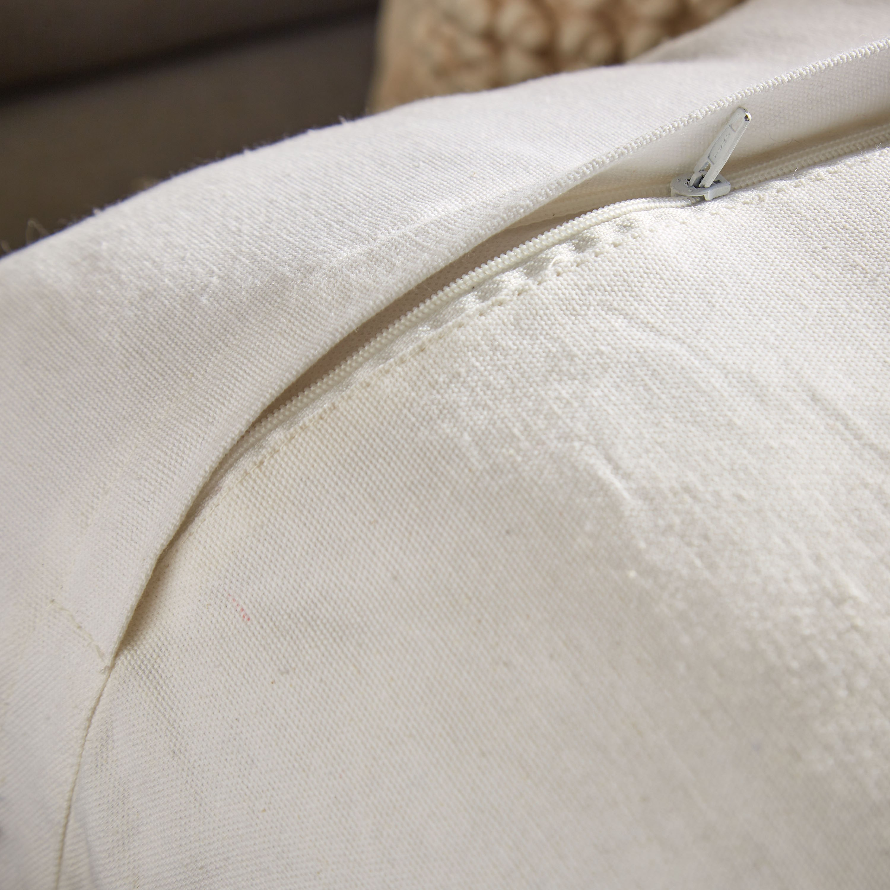وسادة محشوة مصنوعة يدويًا من ساراي كاوي - 50x50 سم-hbxlivingroom-furnishings-cushionsandcovers-filledcushions-image-3