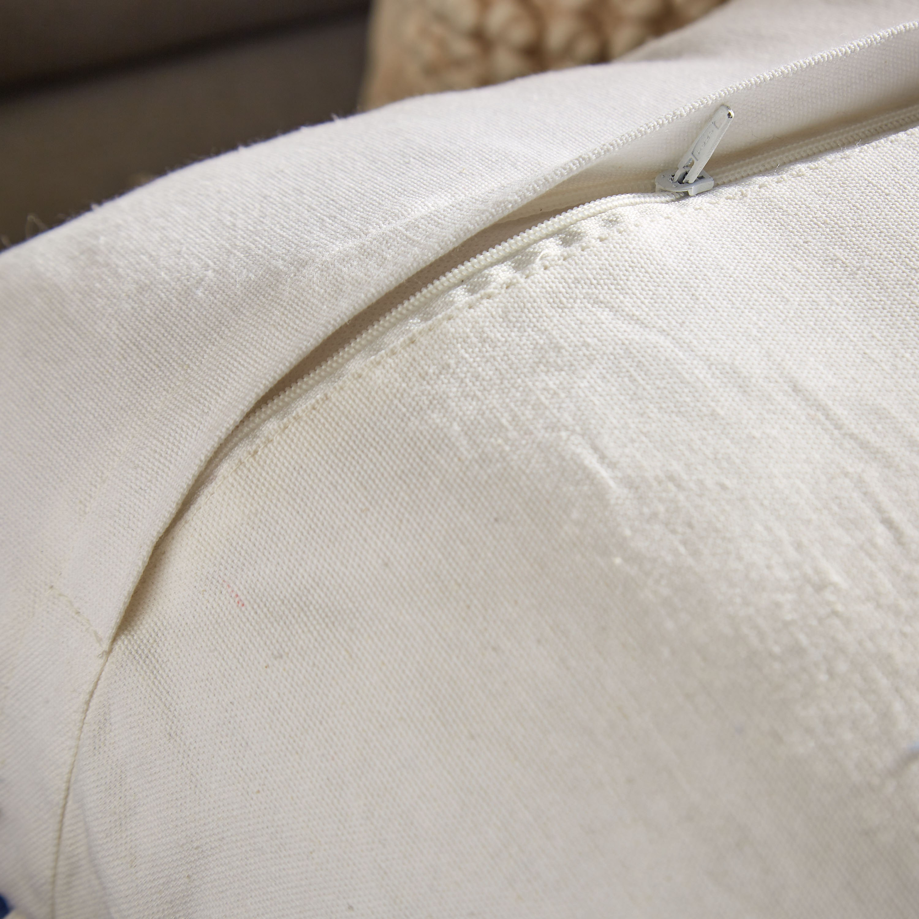 وسادة محشوة مصنوعة يدويًا من ساراي كاوي - 40x60 سم-hbxlivingroom-furnishings-cushionsandcovers-filledcushions-image-3