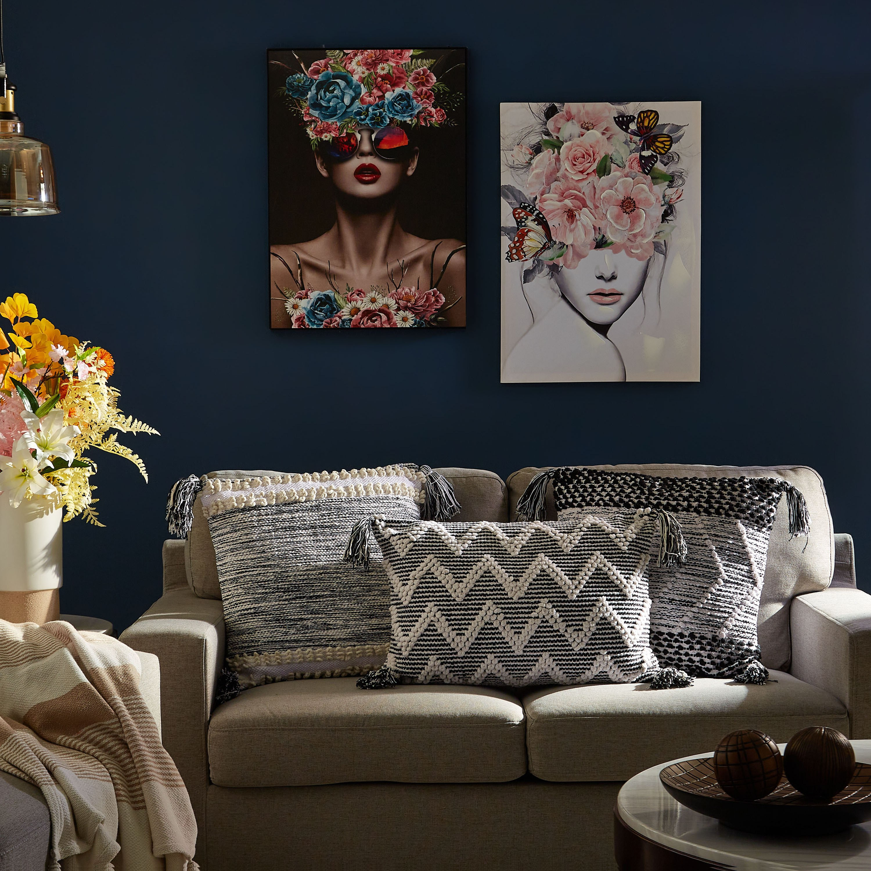 وسادة محشوة مصنوعة يدويًا من ساراي لواهري - 50x50 سم-hbxlivingroom-furnishings-cushionsandcovers-filledcushions-image-4