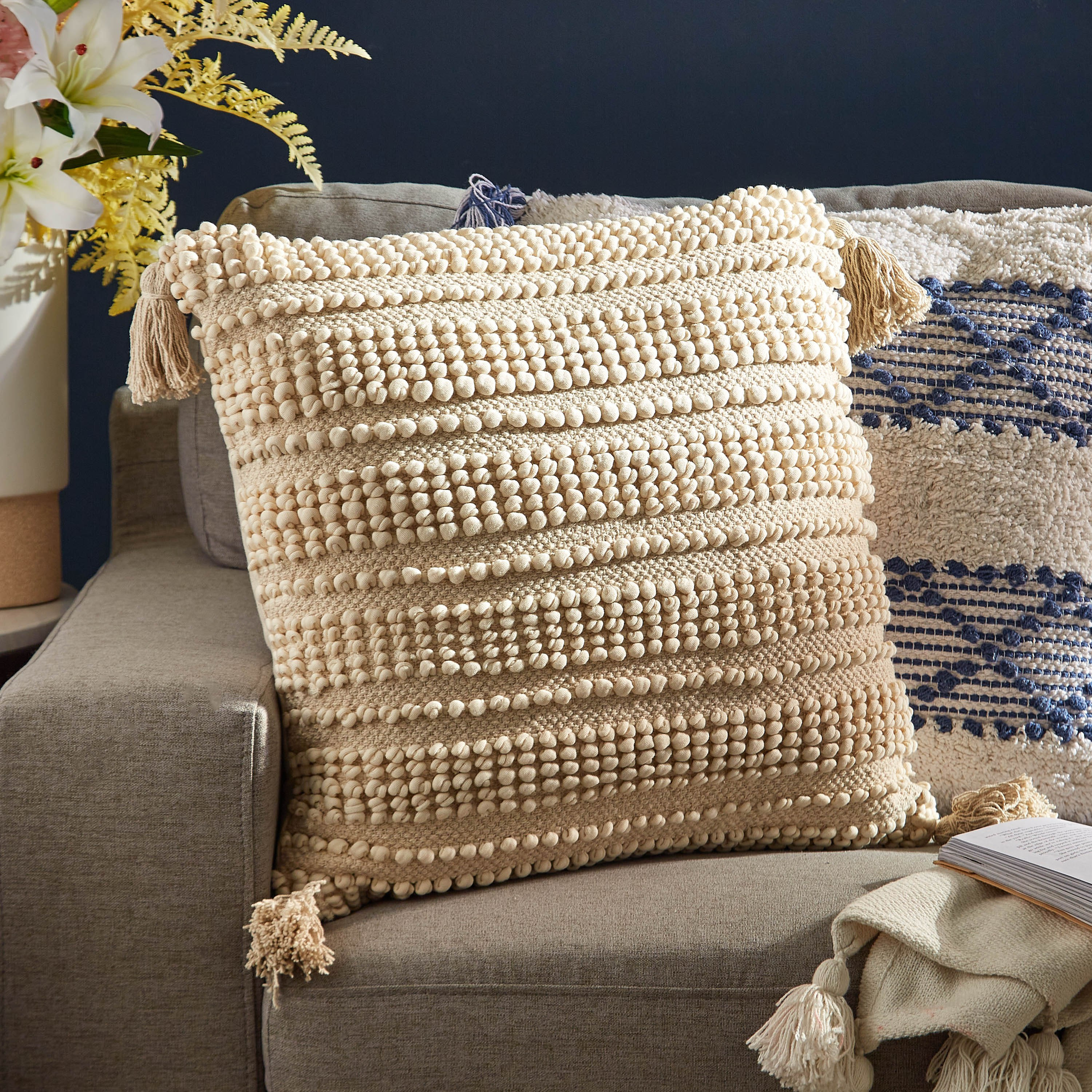وسادة محشوة مصنوعة يدويًا من ساراي بالهيري - 50x50 سم-hbxlivingroom-furnishings-cushionsandcovers-filledcushions-image-1