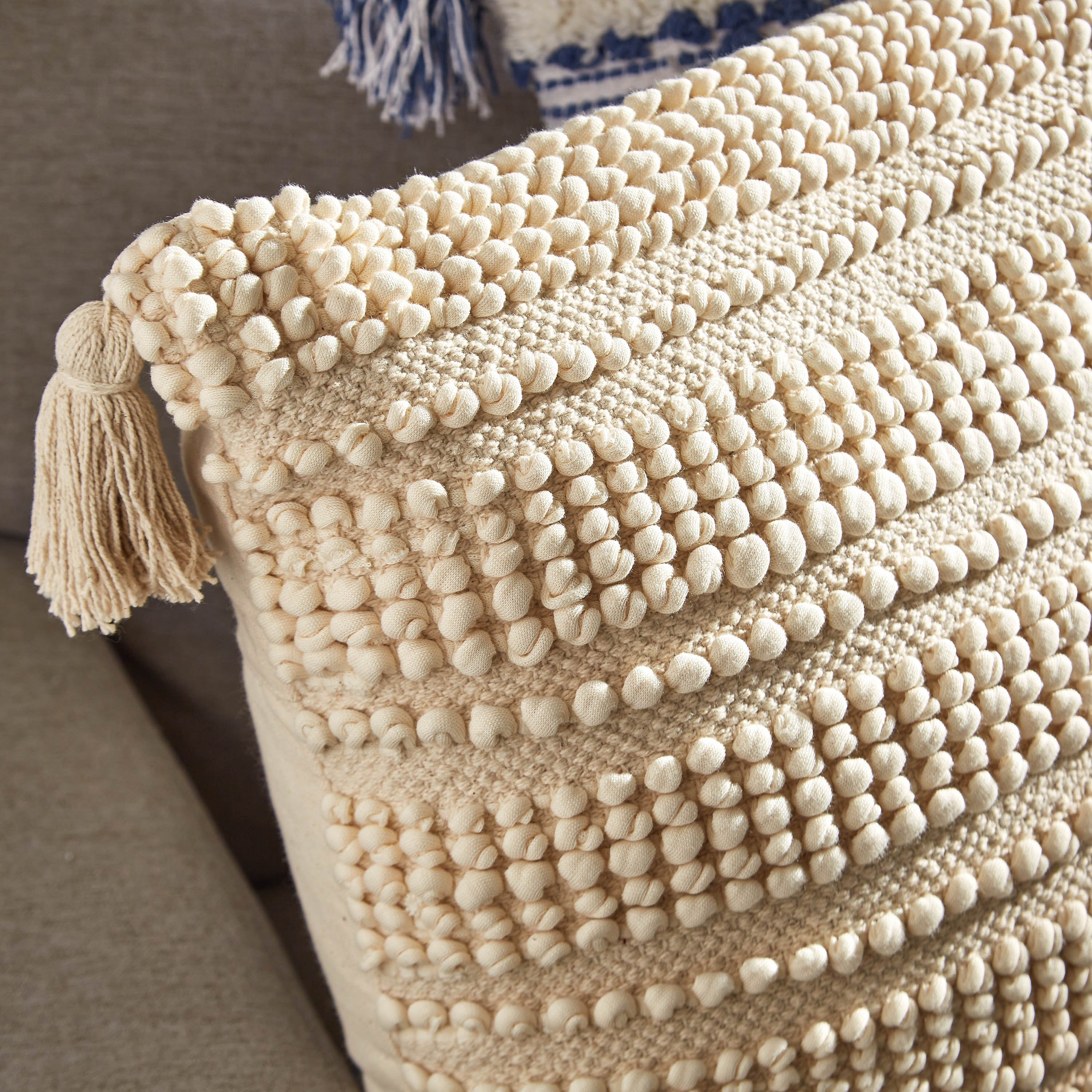 وسادة محشوة مصنوعة يدويًا من ساراي بالهيري - 50x50 سم-hbxlivingroom-furnishings-cushionsandcovers-filledcushions-image-2