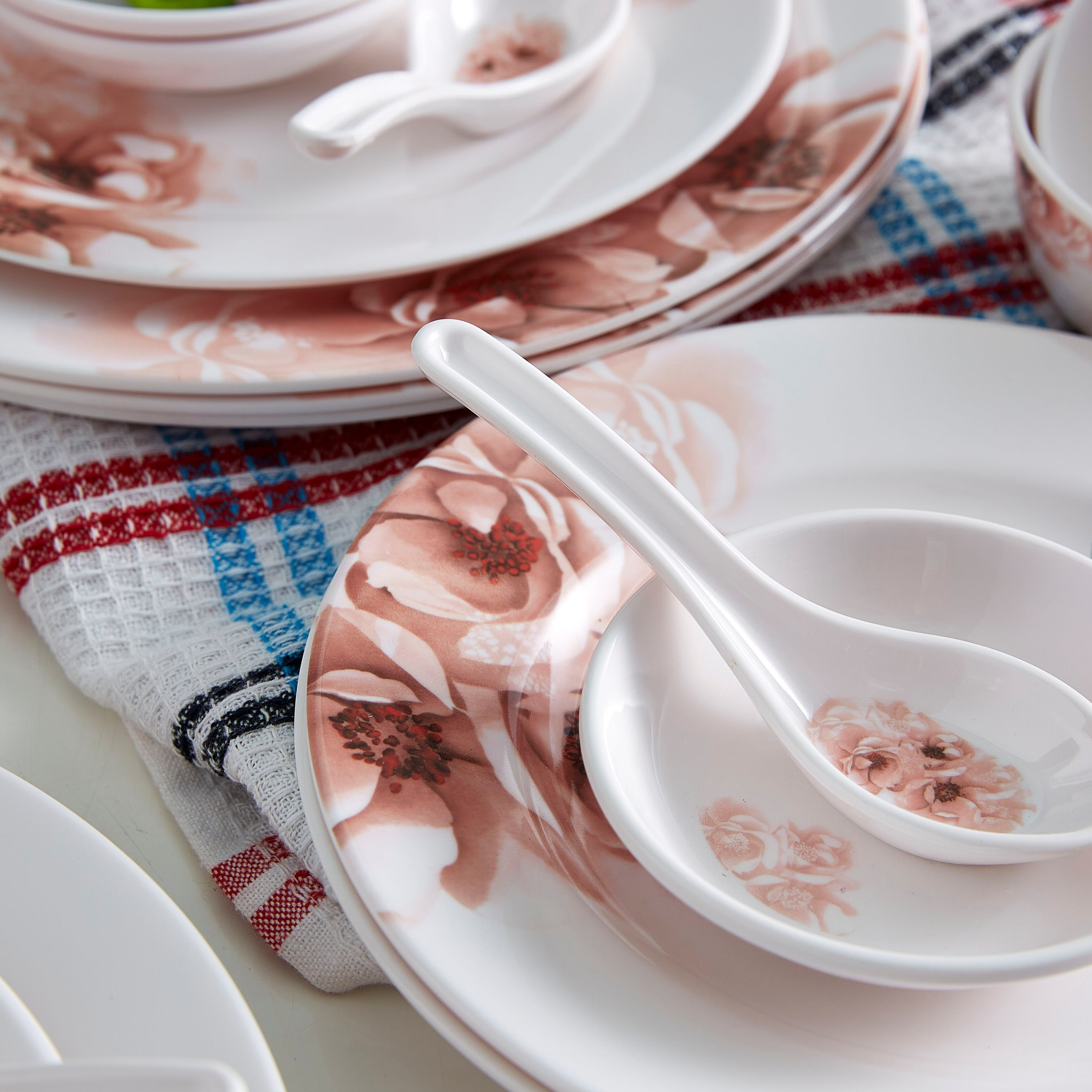 طقم مستلزمات مائدة 44 قطعة من صوفي-hbxhomeware-hbxkitchen-image-3