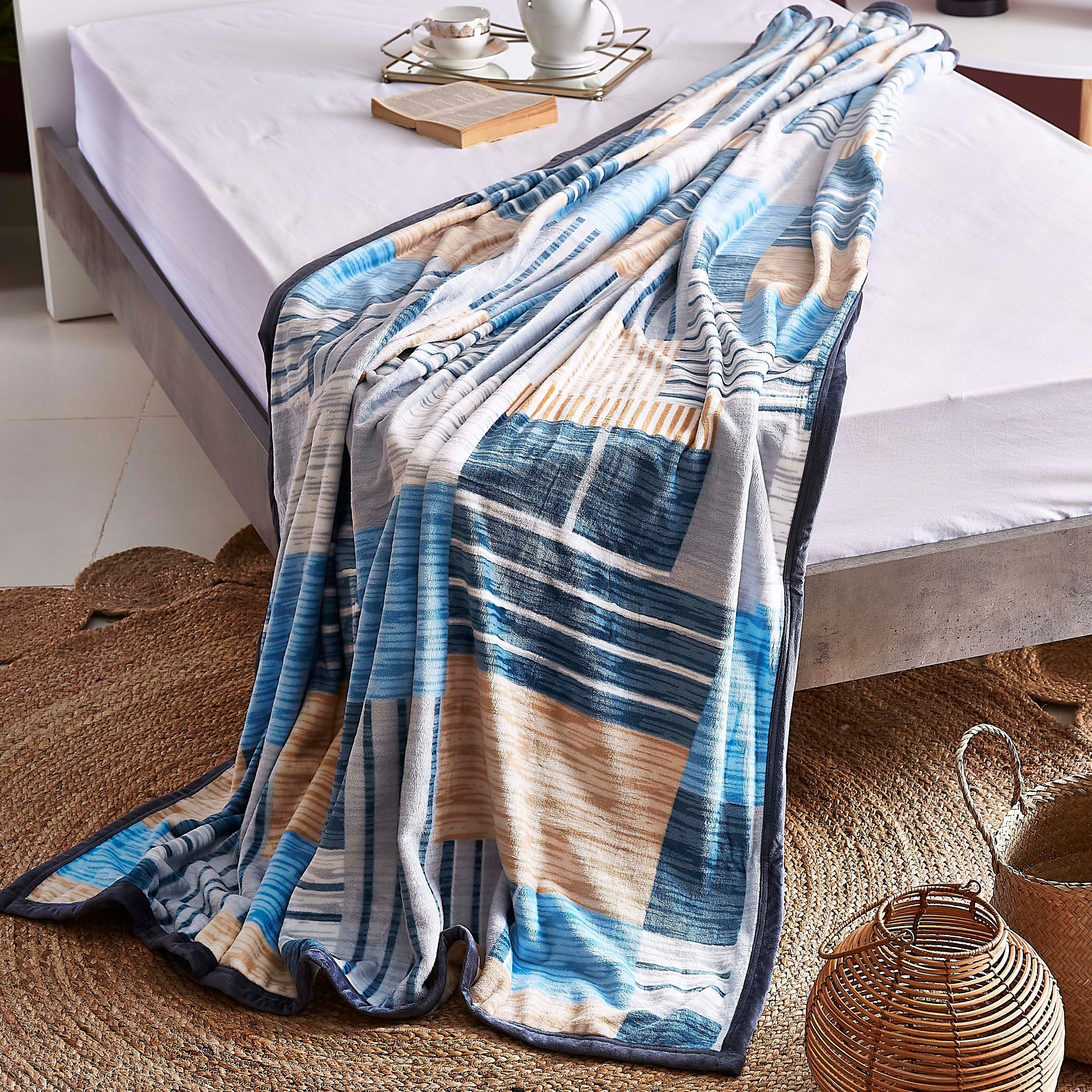 بطانية مايكروفايبر فلانيل كينج بطبعات من ديلان - 220x240 سم-hbxhomeware-hbxbedroom-image-2