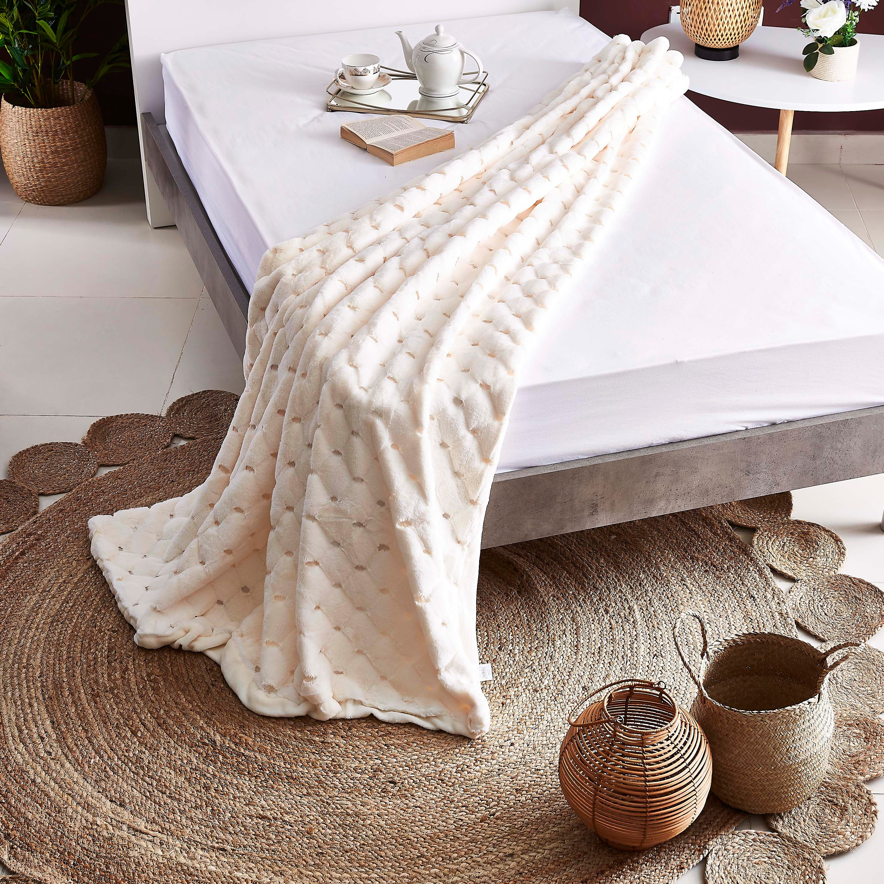 بطانية جاكار مزدوجة بفرو الأرنب الصناعي من لوكس - 150x220 سم-hbxhomeware-hbxbedroom-image-2