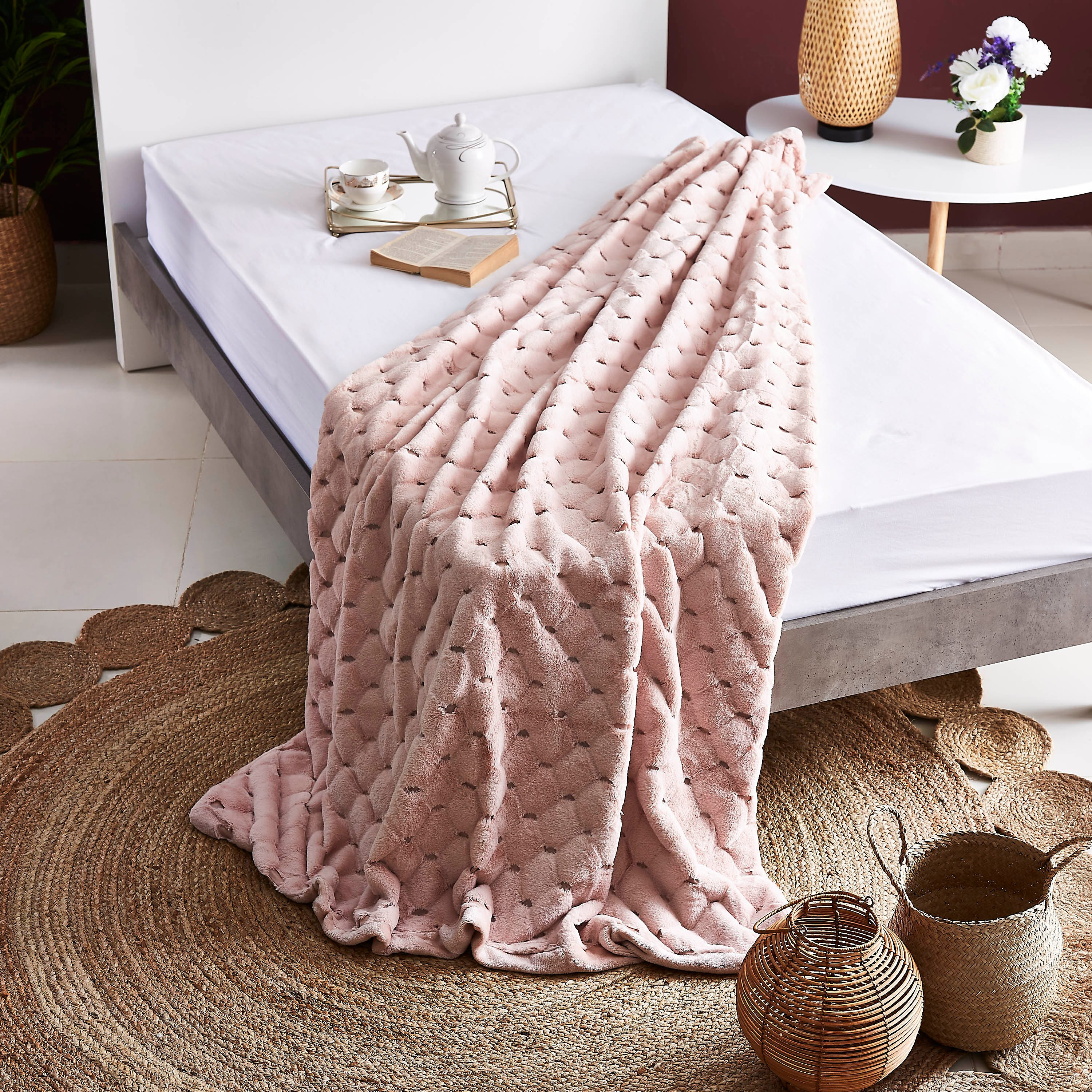 بطانية مزدوجة جاكار بفرو الأرنب الصناعي من لوكس - 150x220 سم-hbxhomeware-hbxbedroom-image-2
