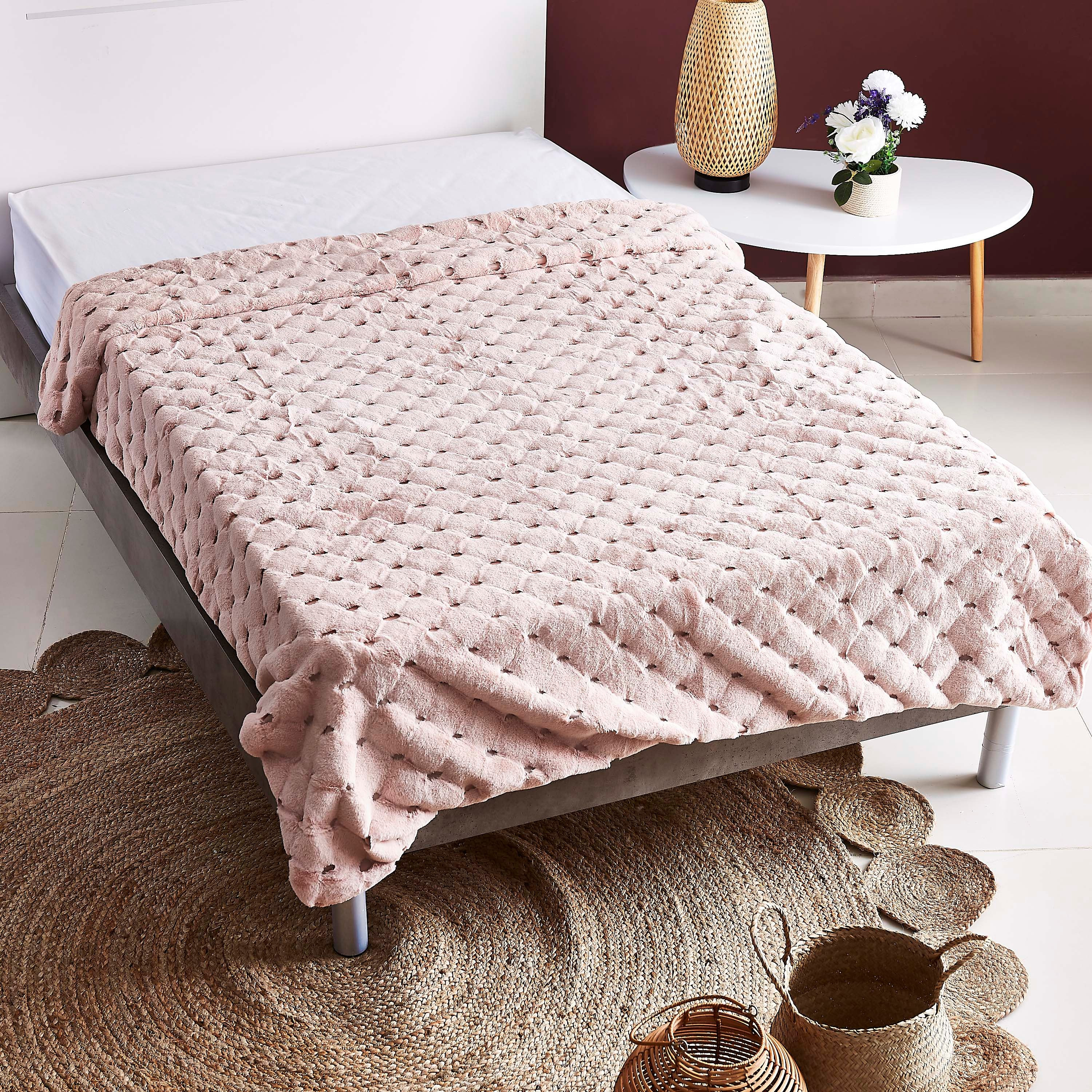 بطانية كينج جاكار بفرو الأرنب الصناعي من لوكس - 220x240 سم-hbxhomeware-hbxbedroom-image-1